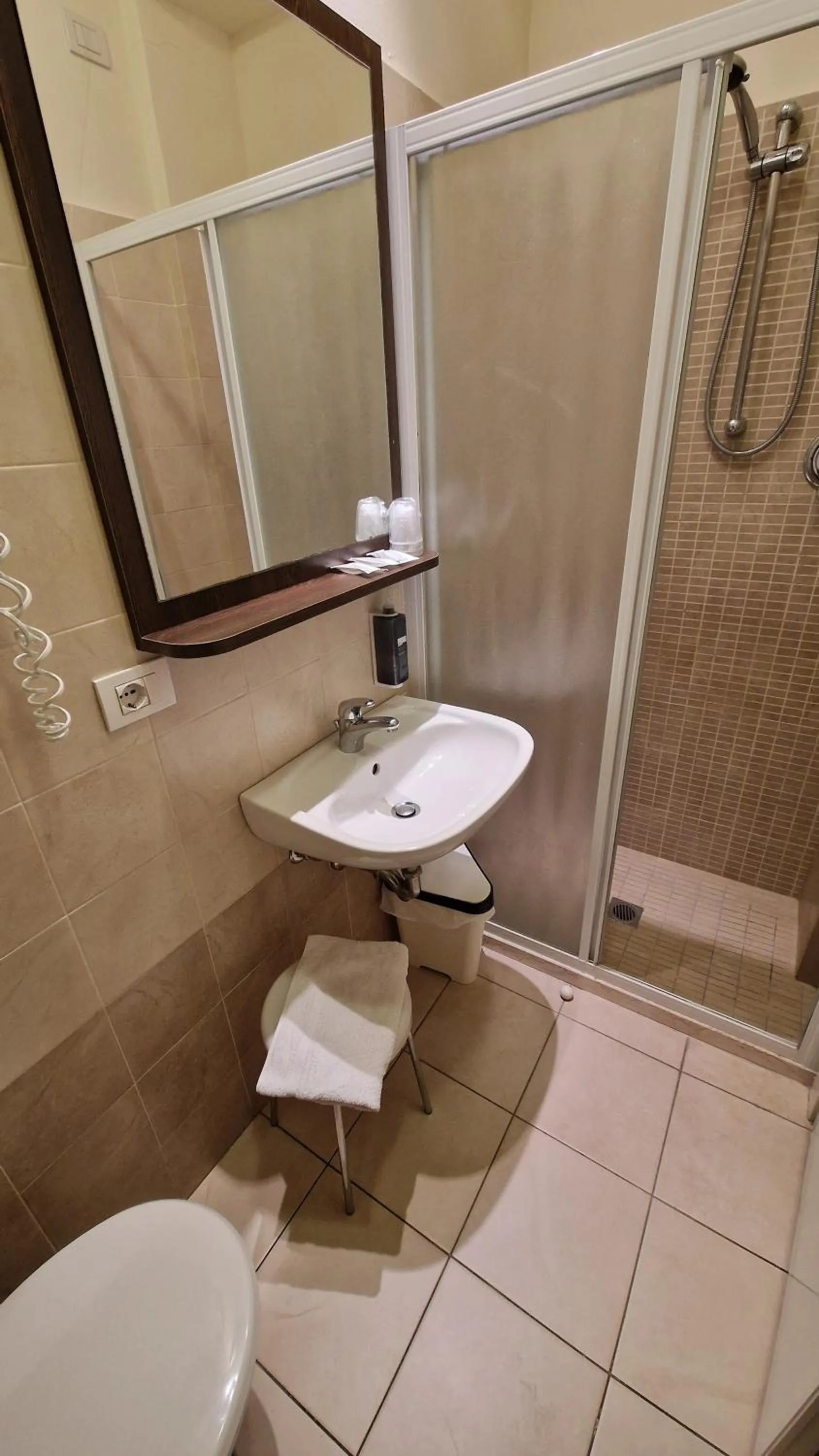 Shower in Hotel Alibi