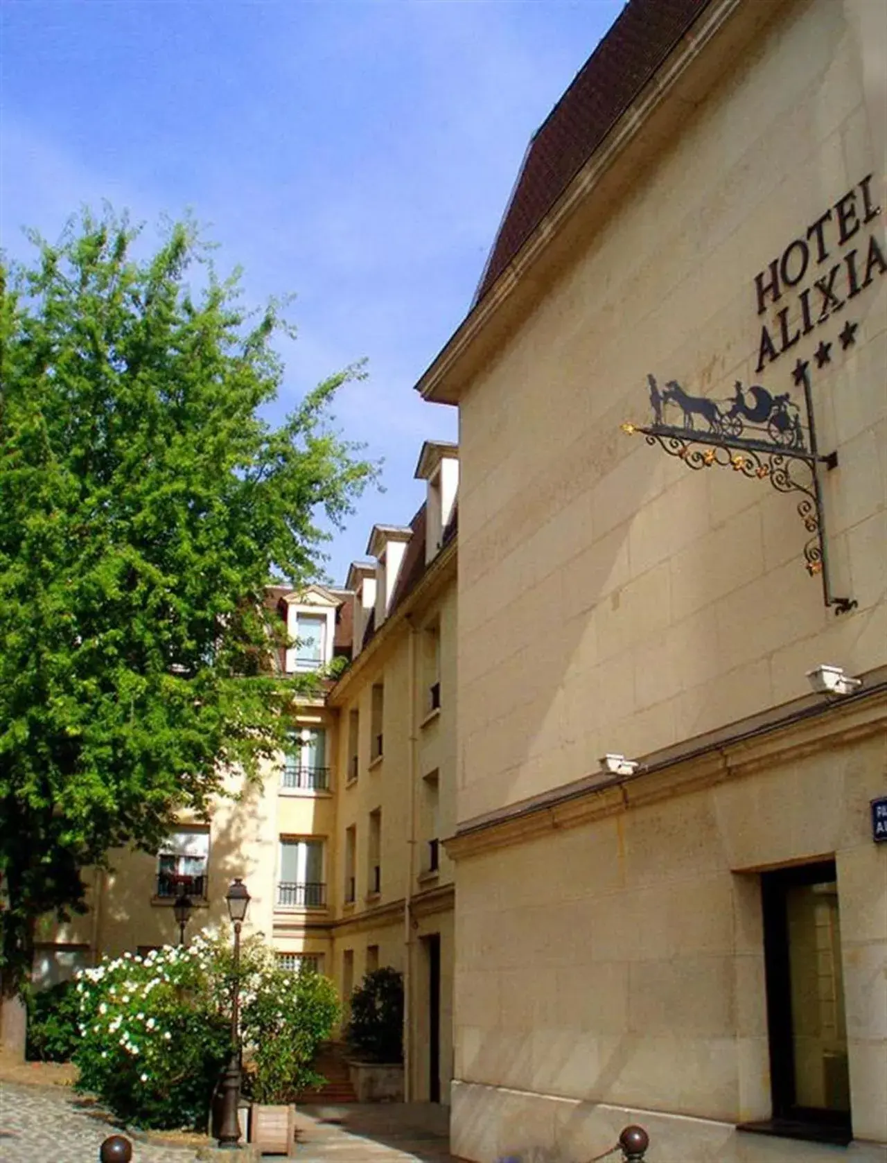 Property building in ibis Styles Bourg La Reine Property building in ibis Styles Bourg La Reine