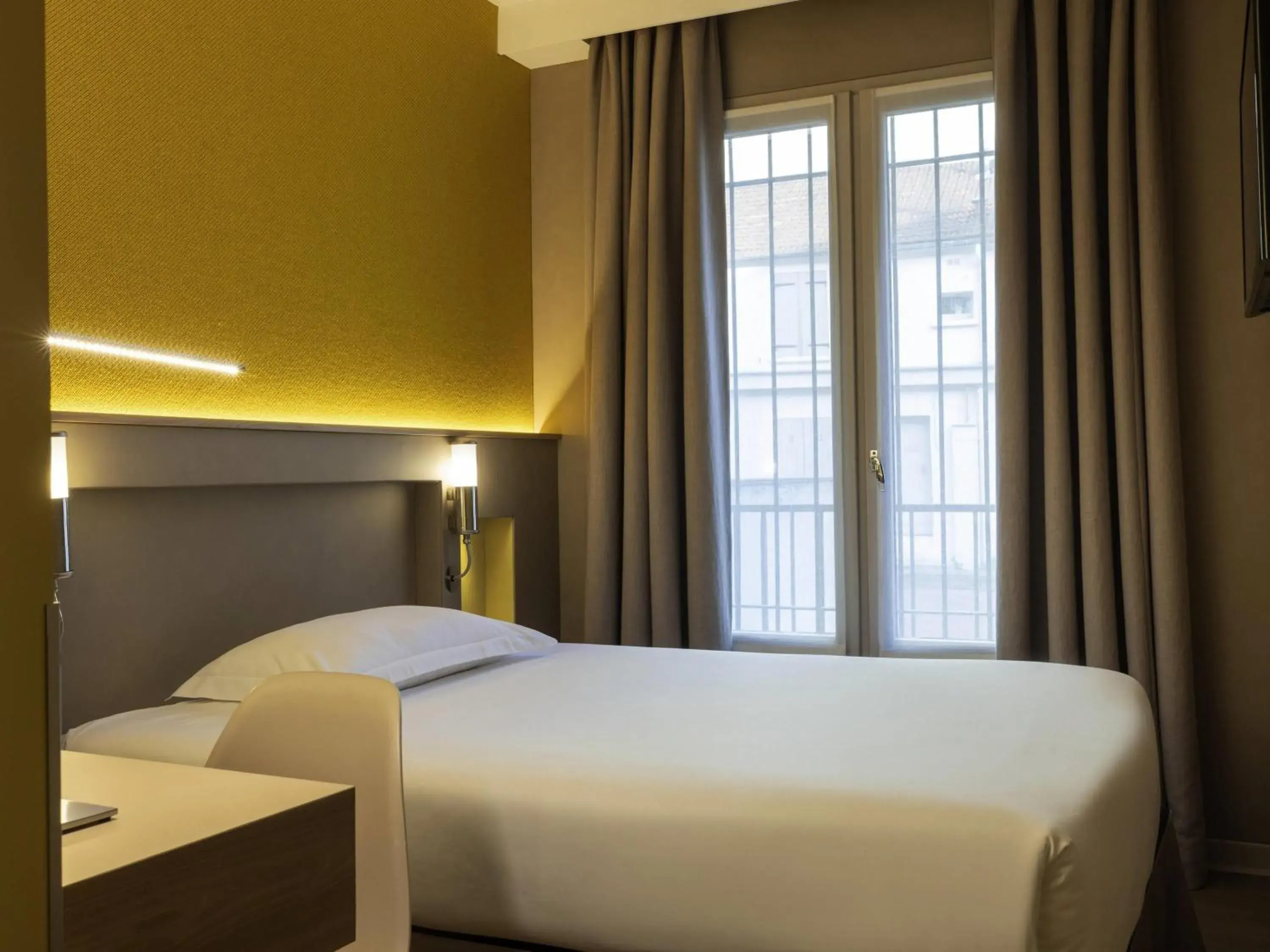 Bedroom, Bed in ibis Styles Bourg La Reine Bedroom, Bed in ibis Styles Bourg La Reine