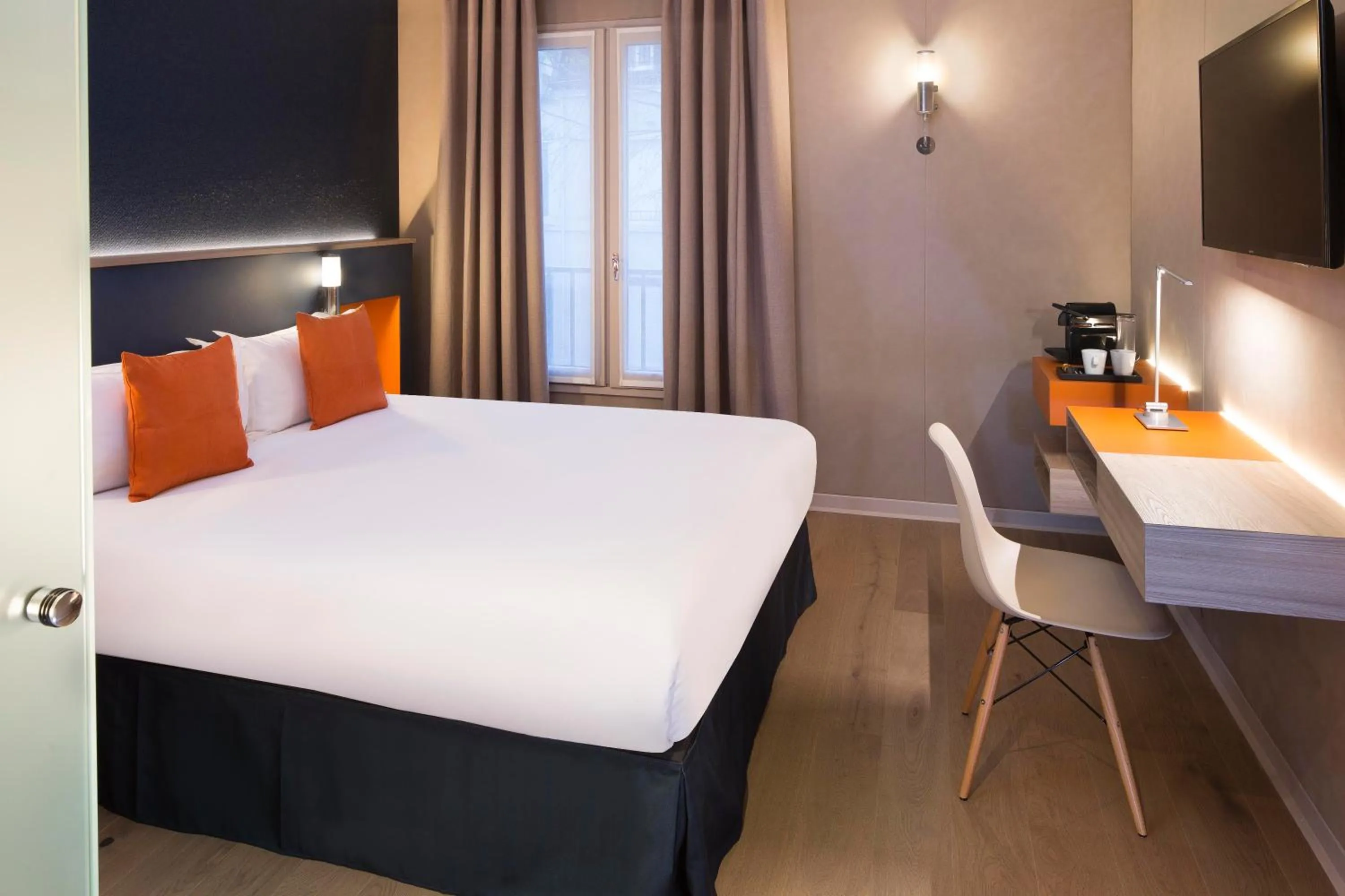 TV and multimedia, Bed in ibis Styles Bourg La Reine