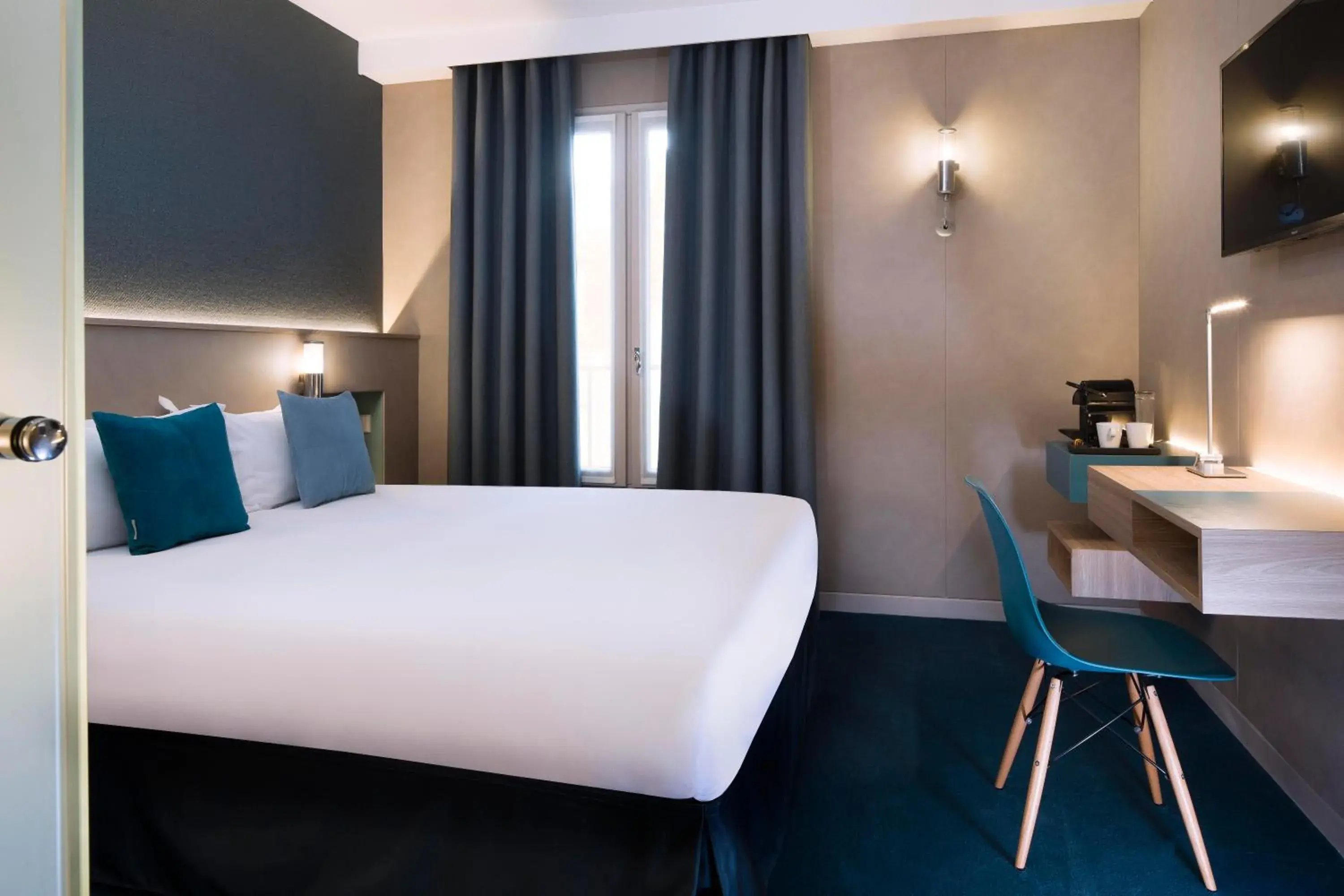 Photo of the whole room, Bed in ibis Styles Bourg La Reine Photo of the whole room, Bed in ibis Styles Bourg La Reine