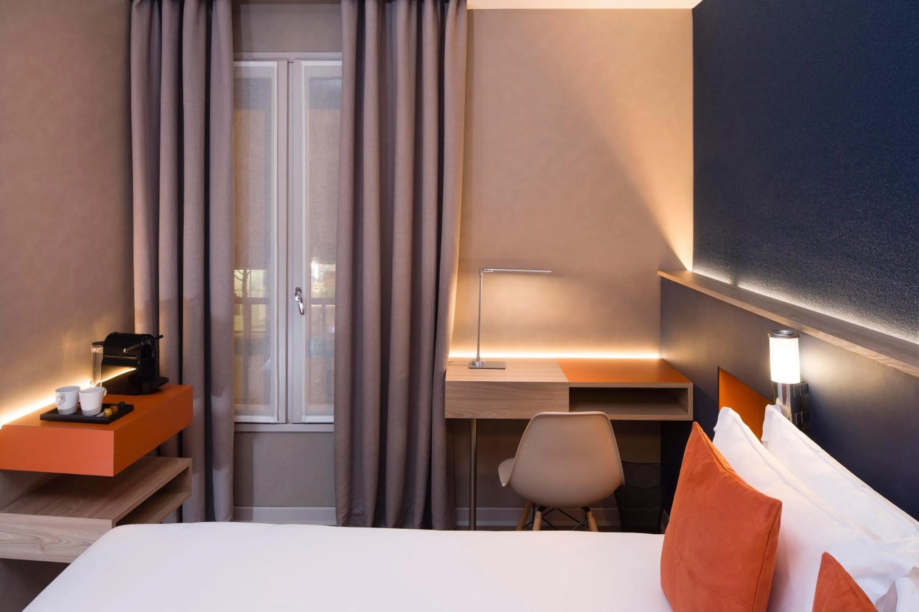 Bed in ibis Styles Bourg La Reine