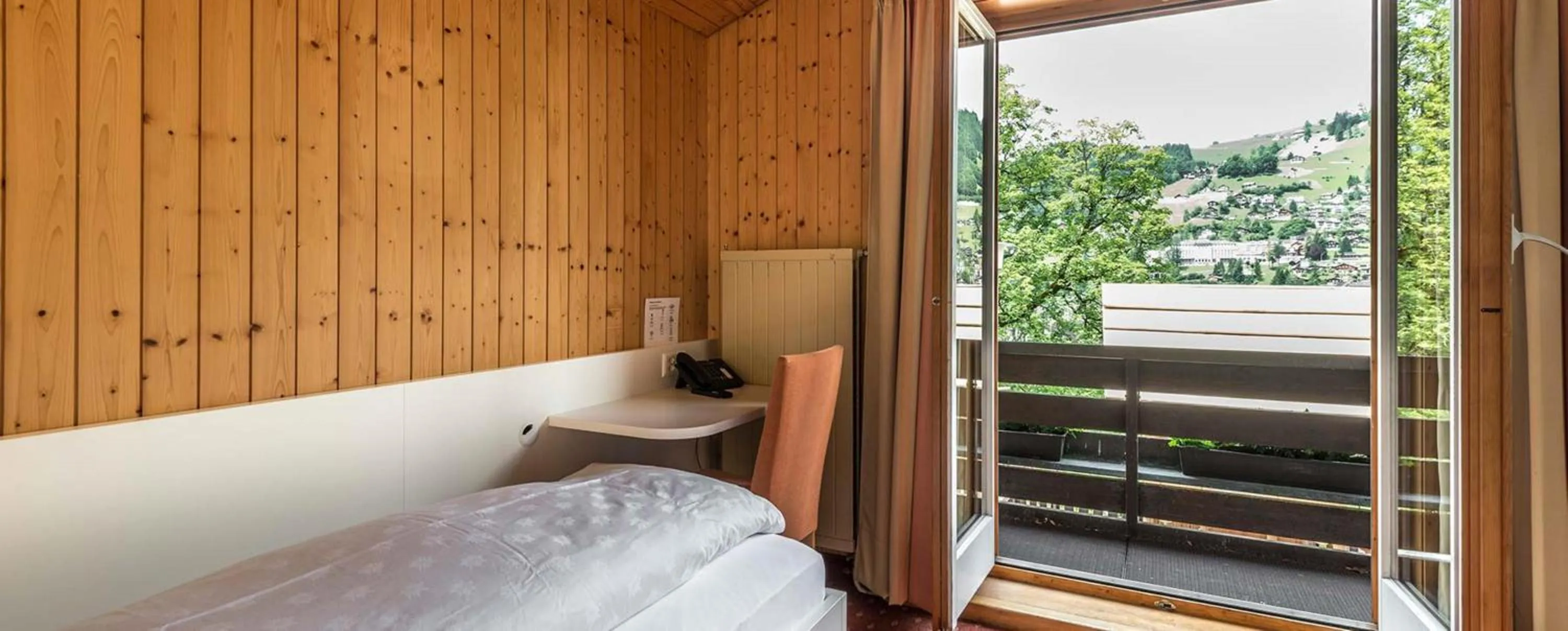 View (from property/room), Bed in Hotel Restaurant Bänklialp