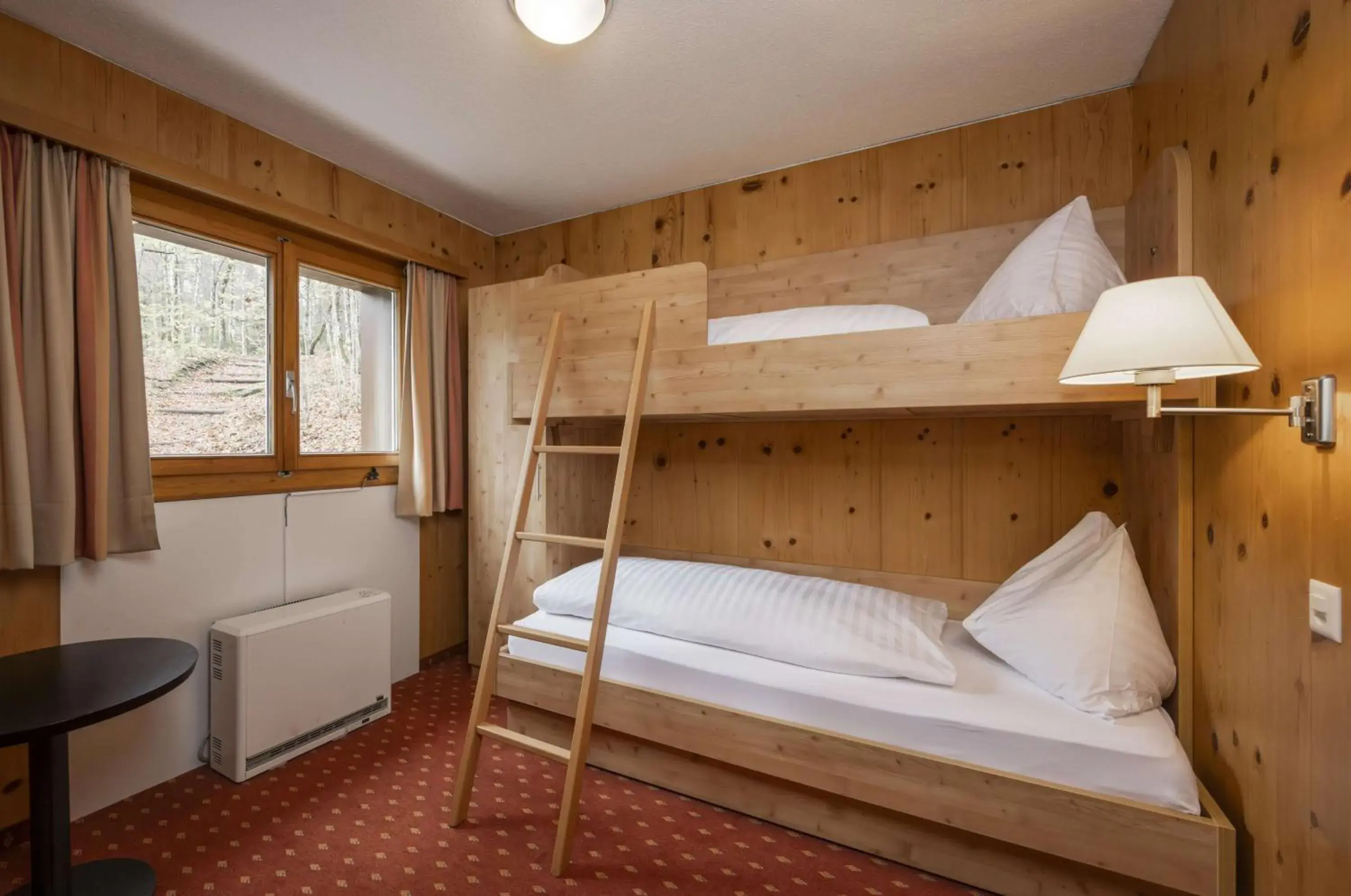 Family Room with Balcony in Hotel Restaurant Bänklialp Family Room with Balcony in Hotel Restaurant Bänklialp