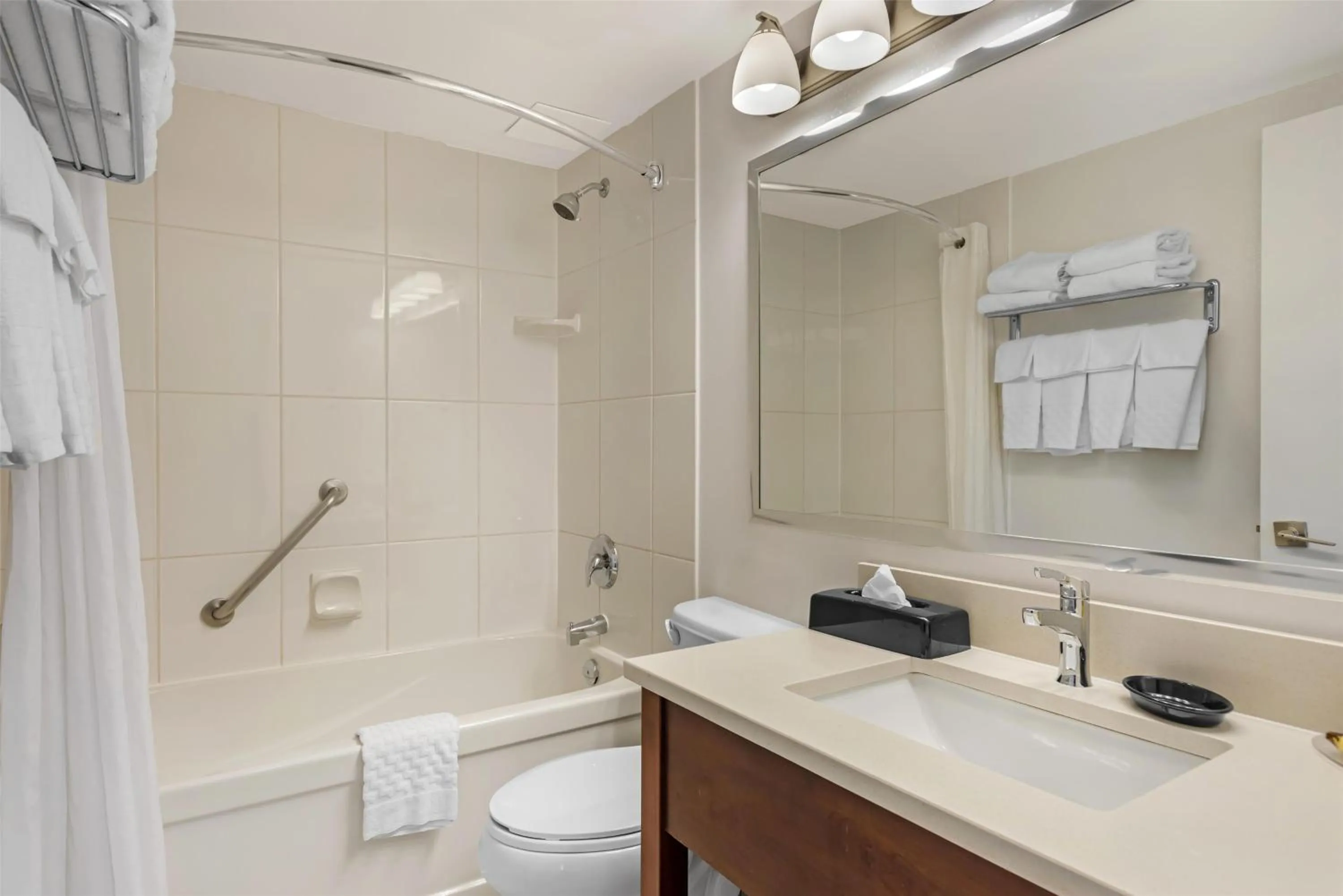 Bathroom in Best Western Plus Suites Downtown Calgary