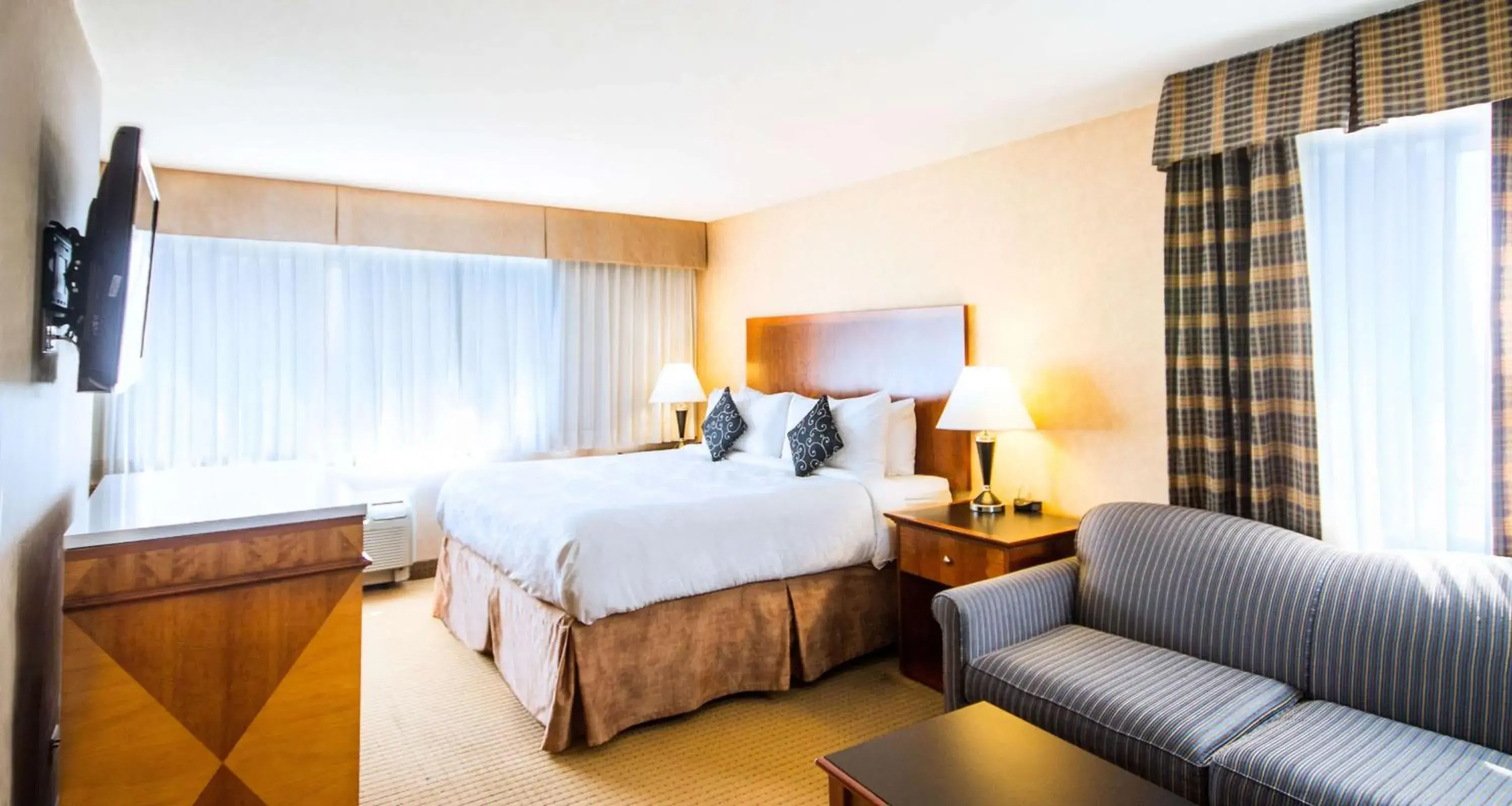 Photo of the whole room, Bed in Best Western Plus Suites Downtown Calgary Photo of the whole room, Bed in Best Western Plus Suites Downtown Calgary