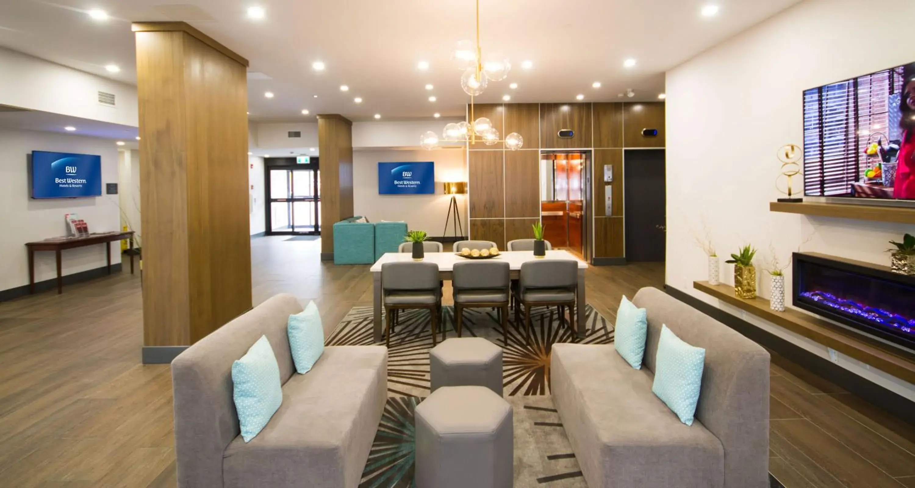 Lobby or reception in Best Western Plus Suites Downtown Calgary Lobby or reception in Best Western Plus Suites Downtown Calgary