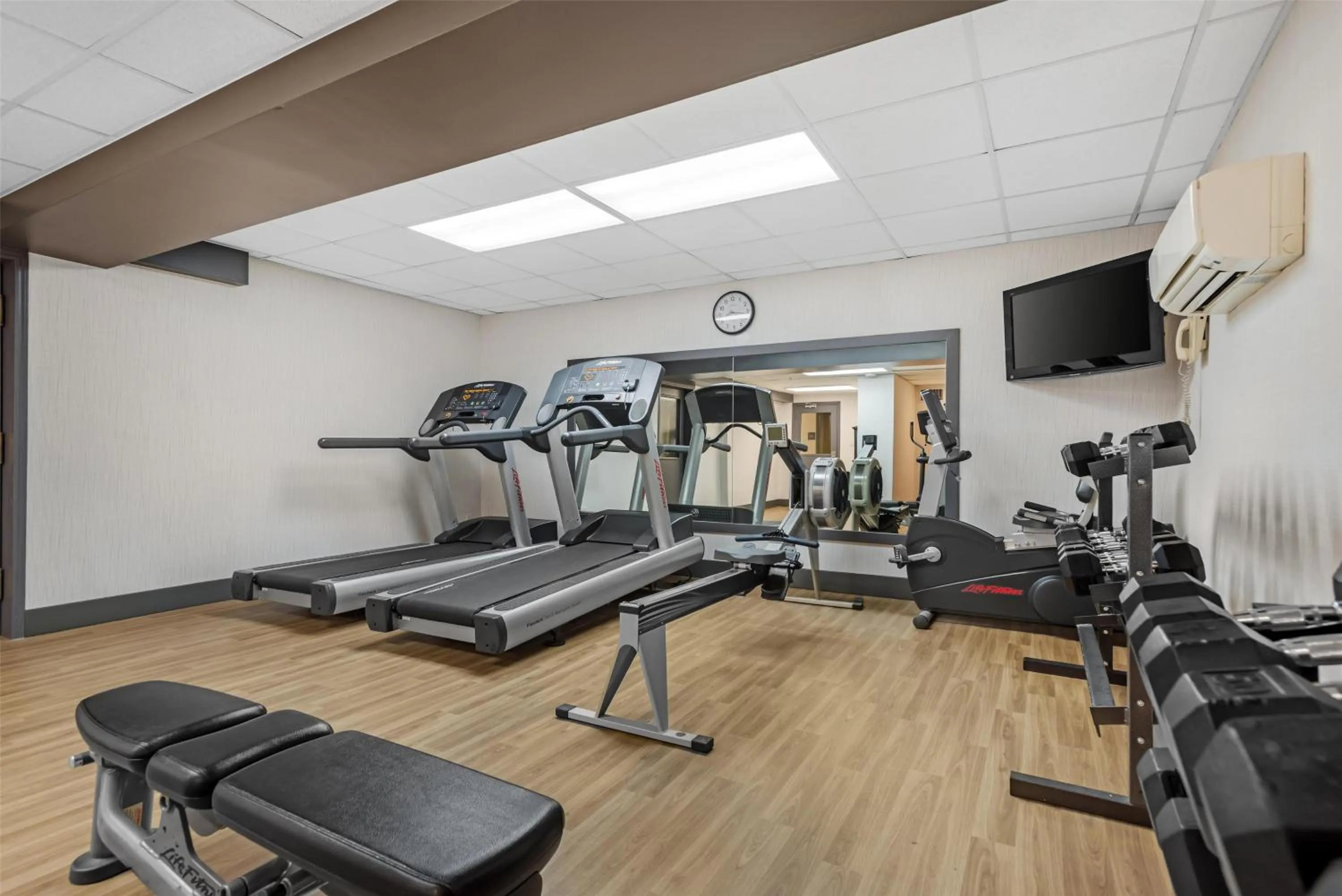 Fitness centre/facilities in Best Western Plus Suites Downtown Calgary