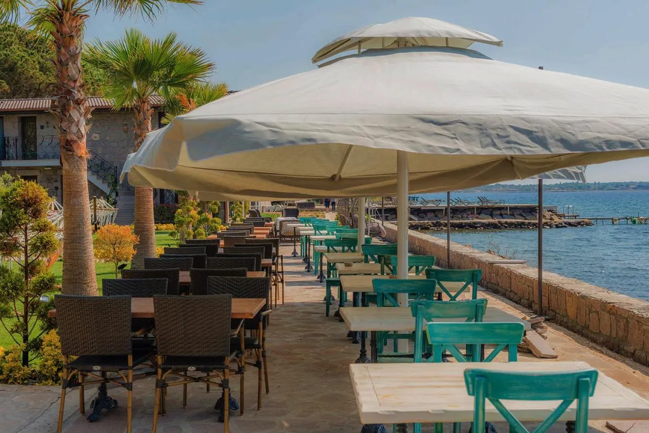 Restaurant/places to eat in Assos Zeyti̇n Han Special Class Hotel Adults only 12