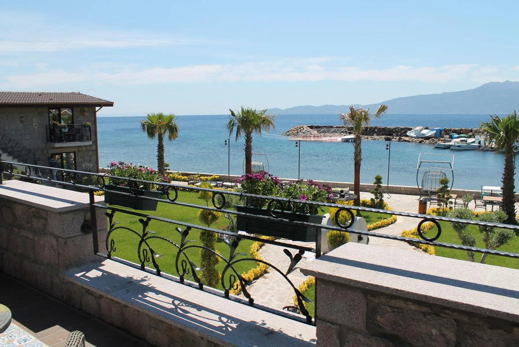 Balcony/Terrace in Assos Zeyti̇n Han Special Class Hotel Adults only 12