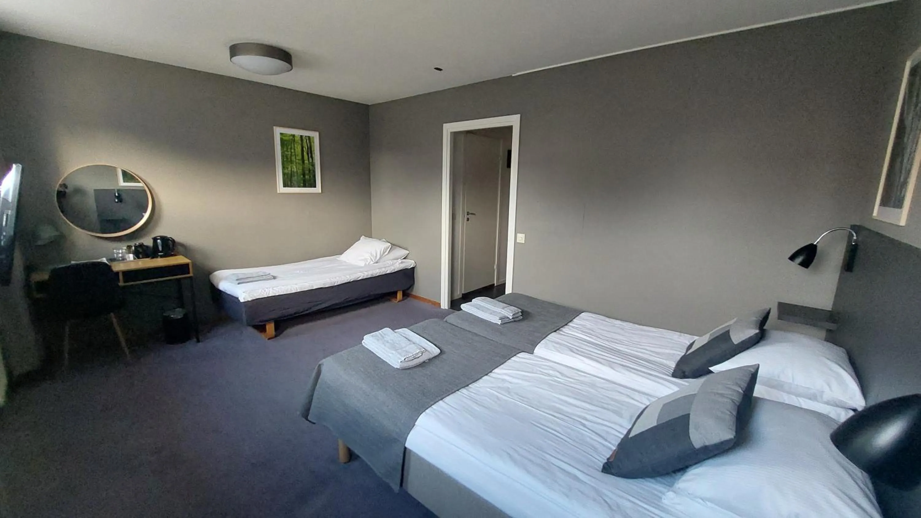 room service, Bed in Hotel Bishops Arms Mora