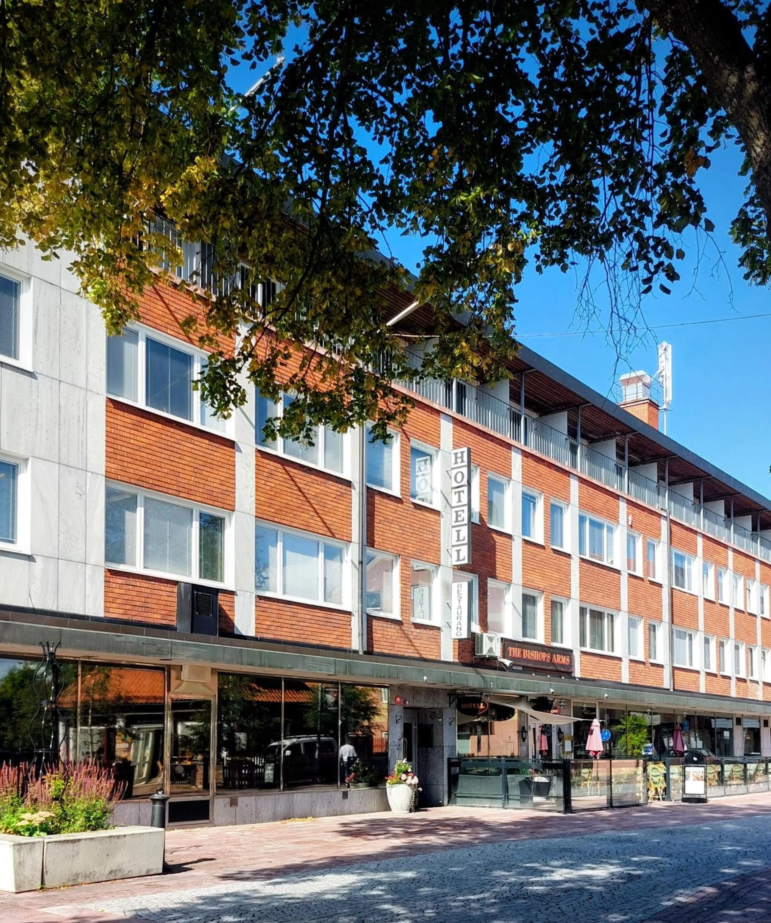 Property building in Hotel Bishops Arms Mora