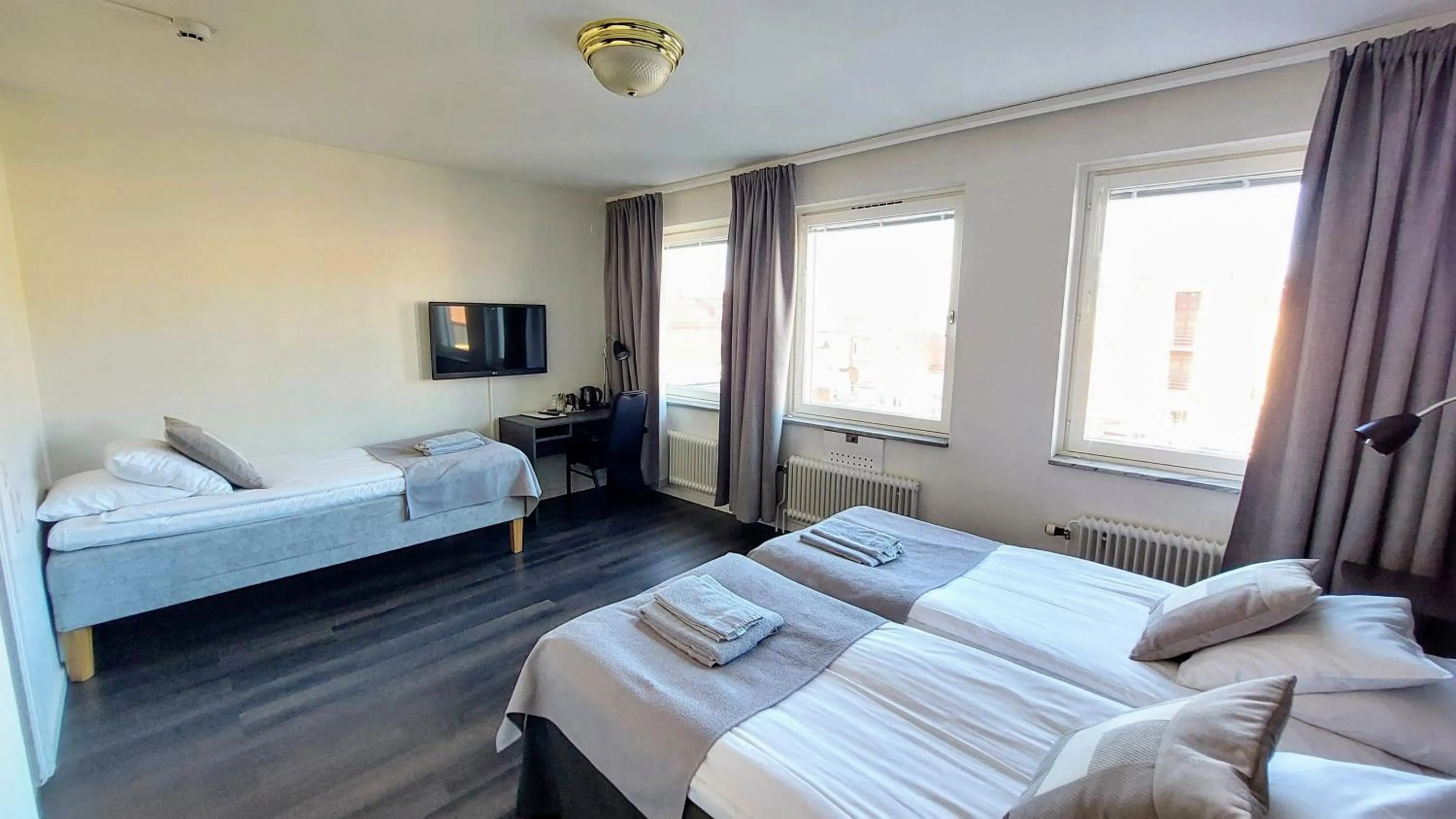 Bed in Hotel Bishops Arms Mora