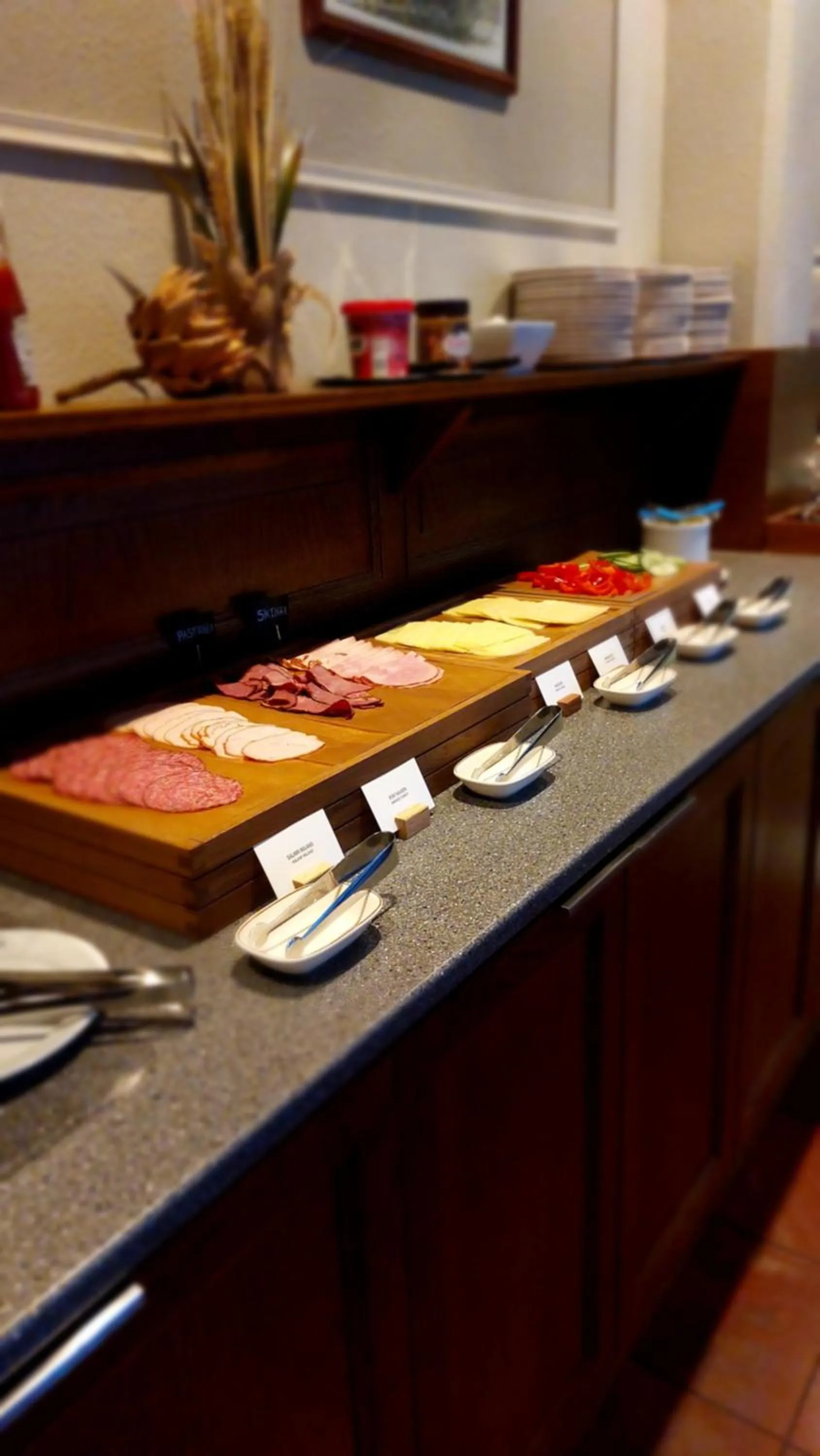 Food and drinks in Hotel Bishops Arms Mora