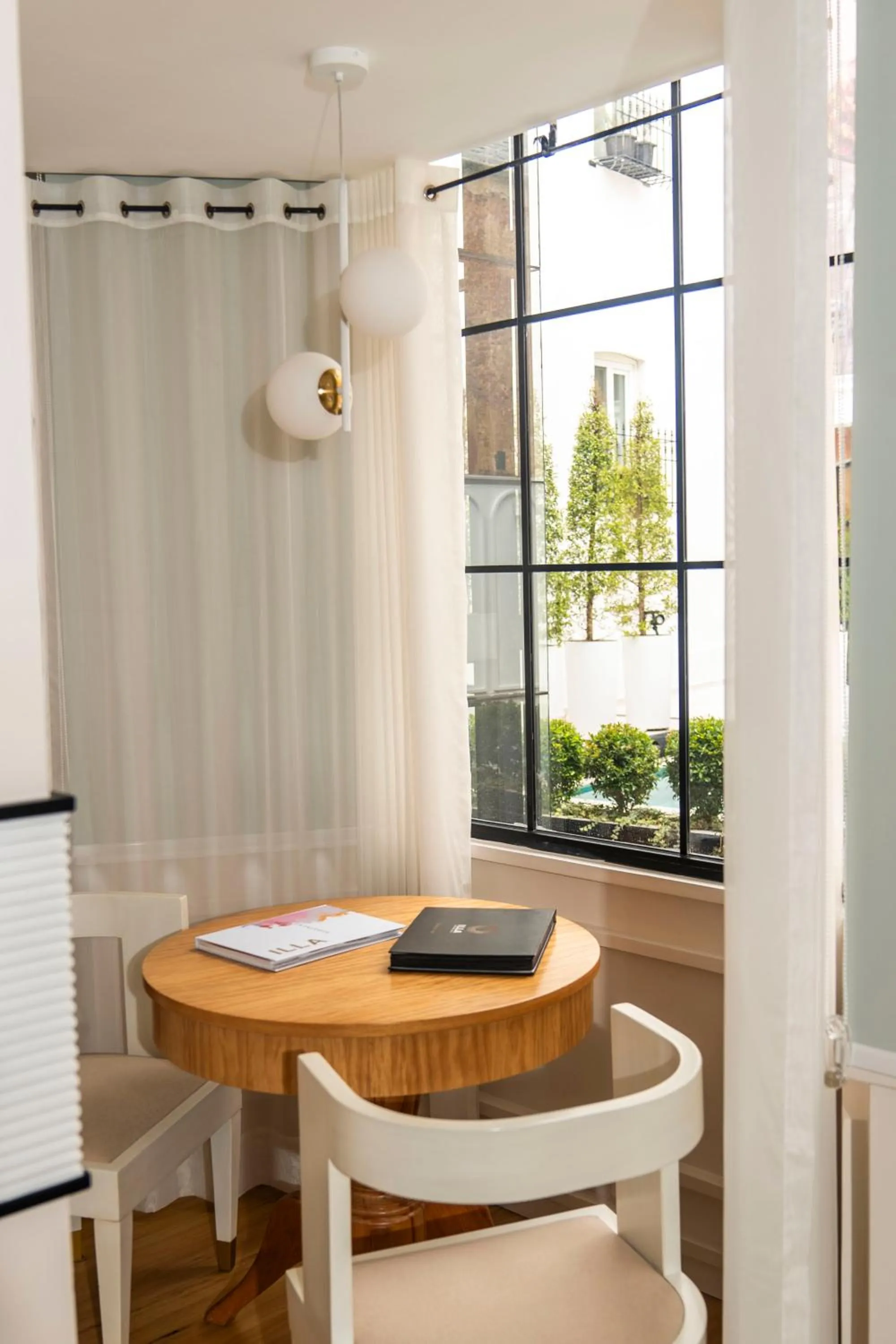 Seating area in Illa Experience Hotel