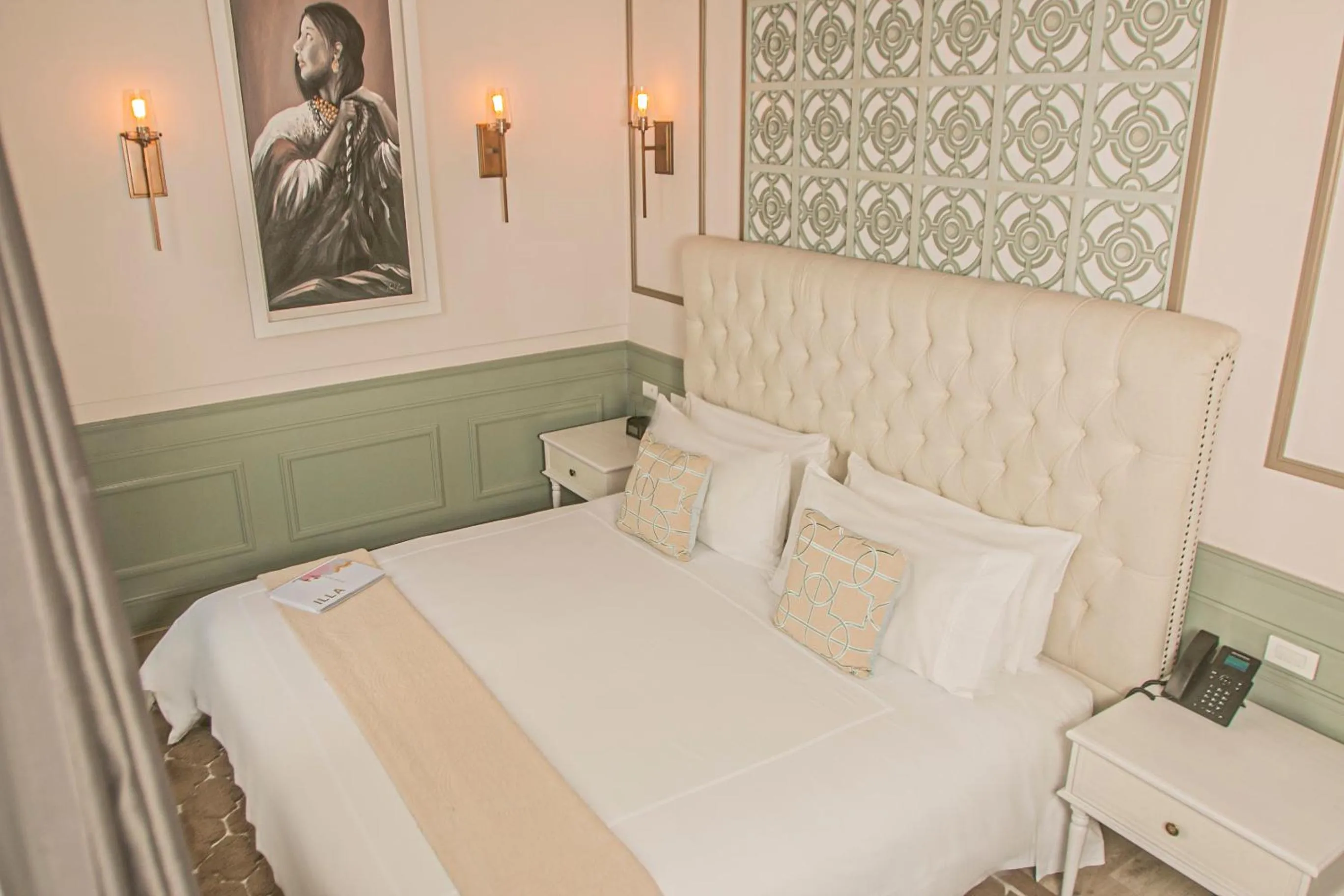 Photo of the whole room, Bed in Illa Experience Hotel