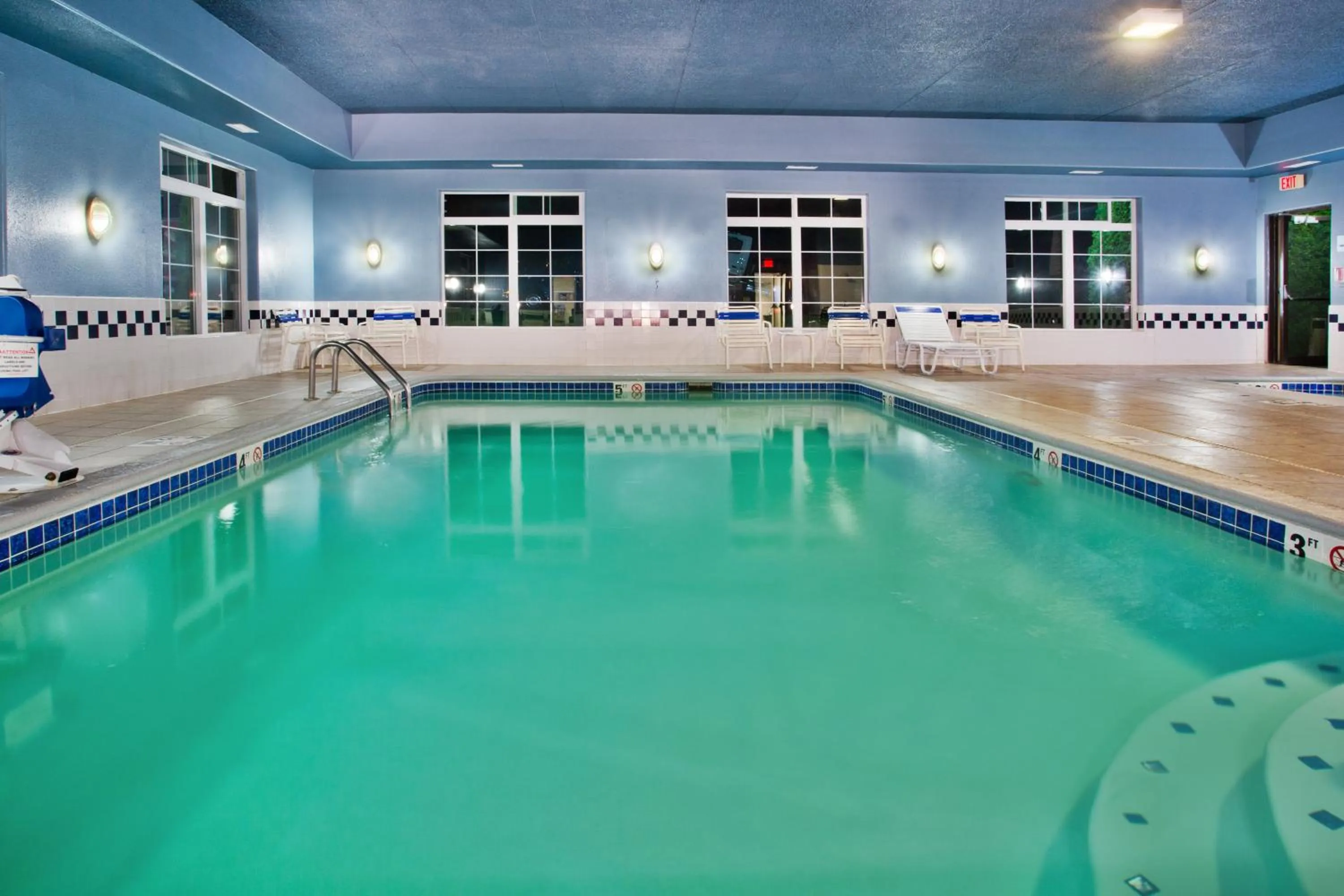 Swimming pool in Holiday Inn Express Pendleton by IHG