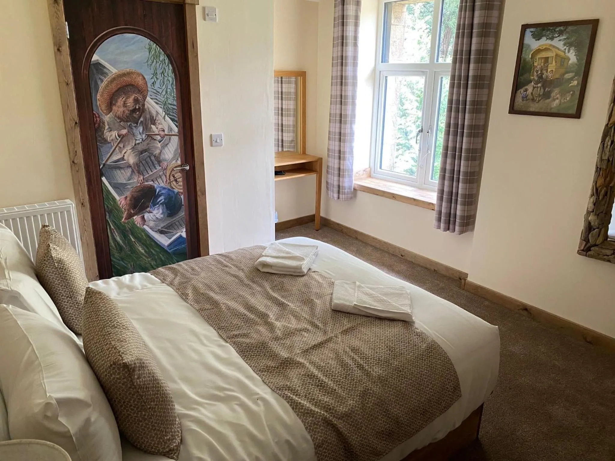 Bedroom, Bed in Explorers Retreat Matlock Bath