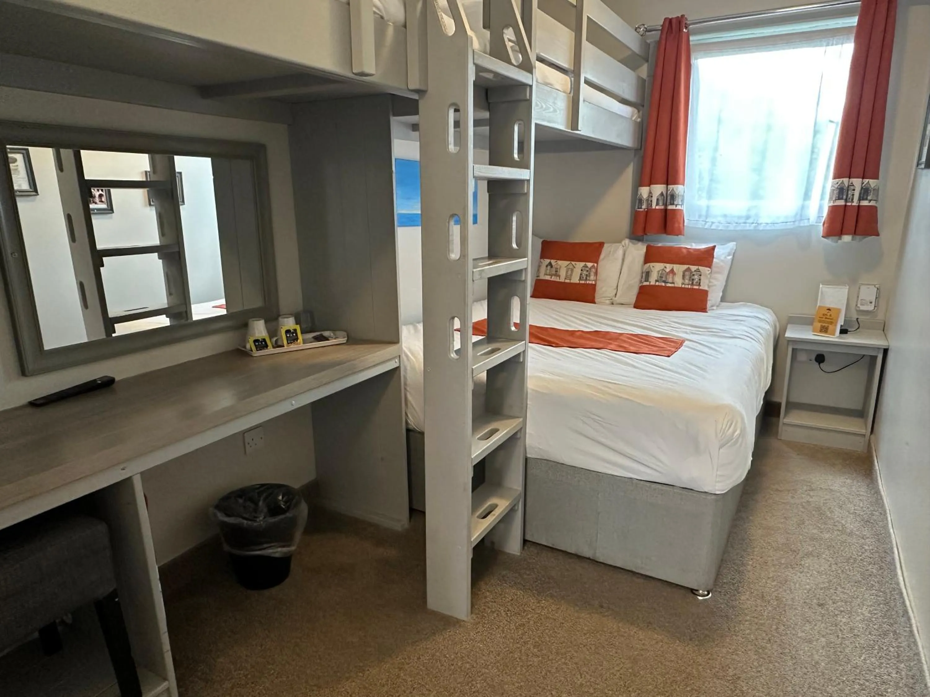 Bedroom, Bed in Explorers Retreat Matlock Bath