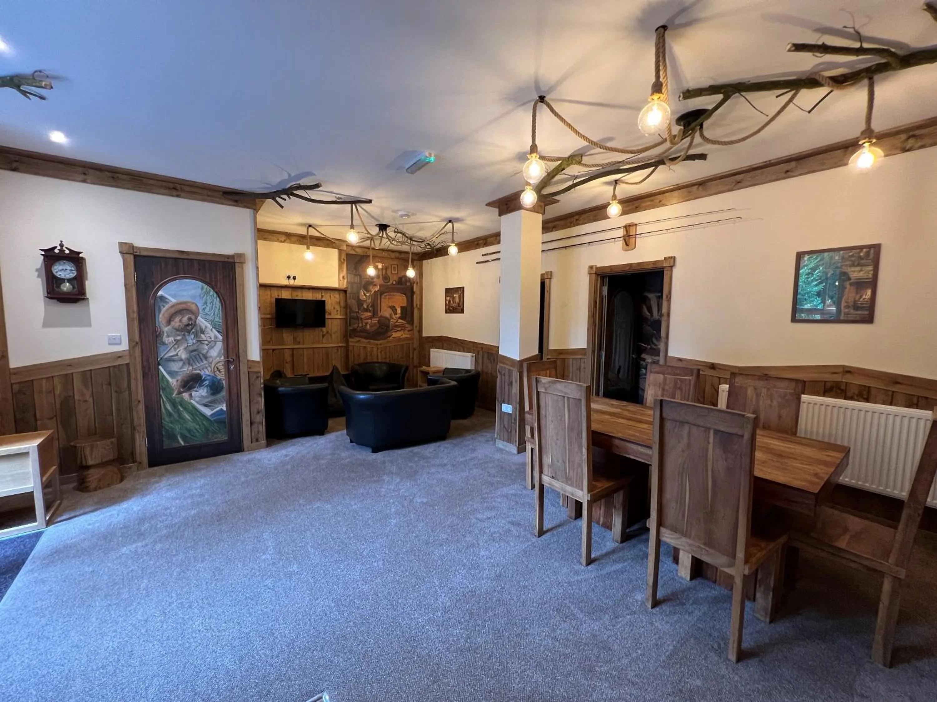 Seating area in Explorers Retreat Matlock Bath