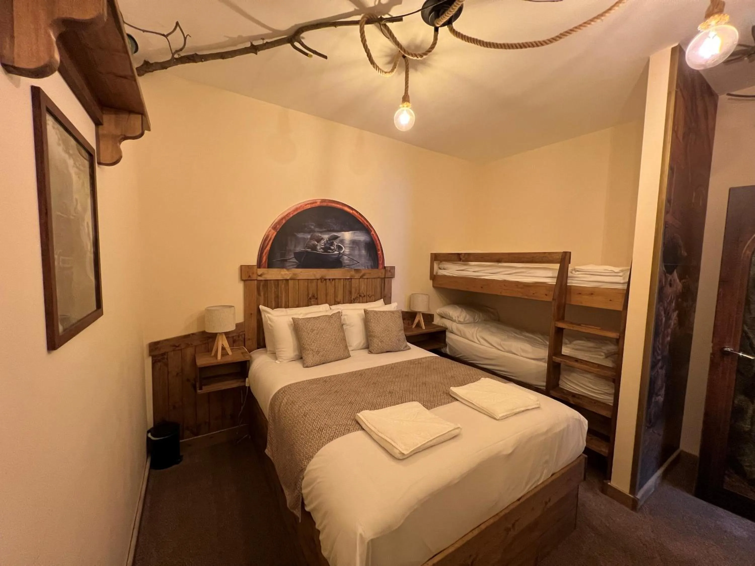 Bedroom, Bed in Explorers Retreat Matlock Bath