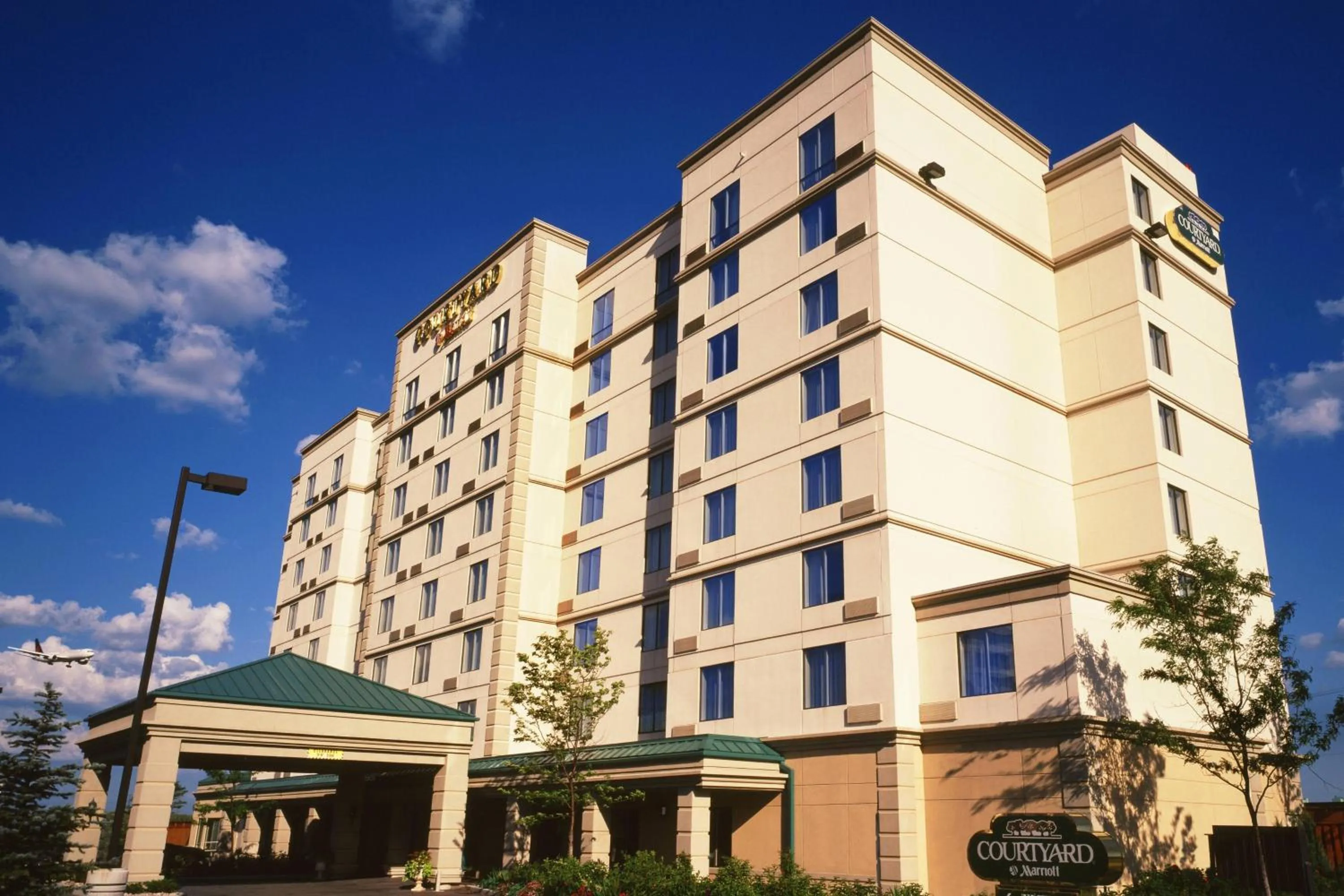 Property building in Courtyard by Marriott Toronto Airport