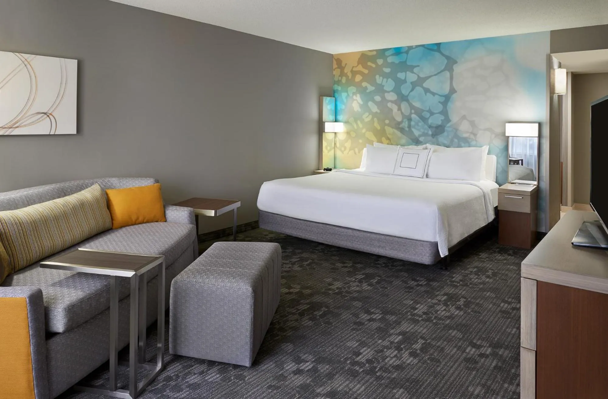 Bed in Courtyard by Marriott Toronto Airport