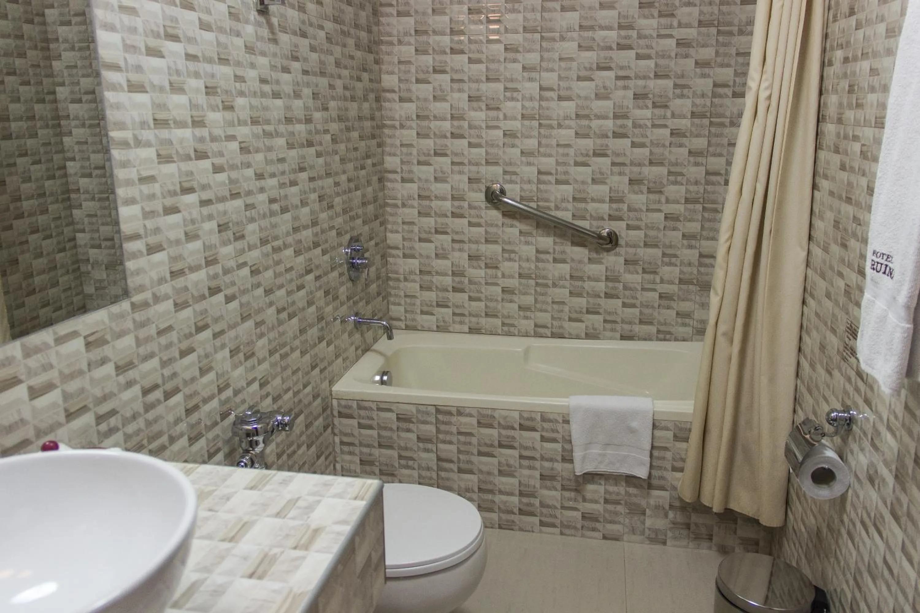 Bathroom in Hotel Ruinas