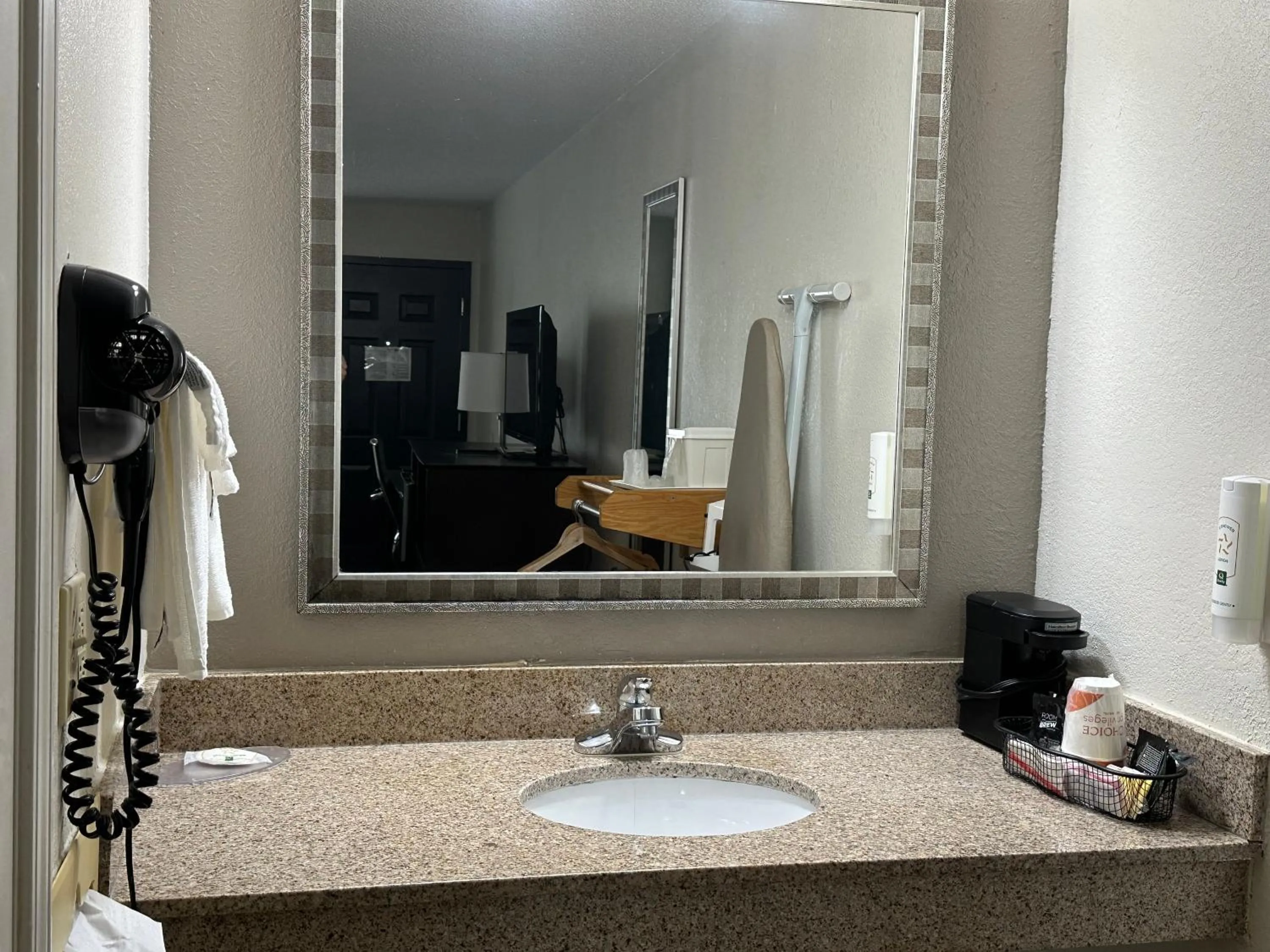 Guests in Quality Inn Calhoun North I-75