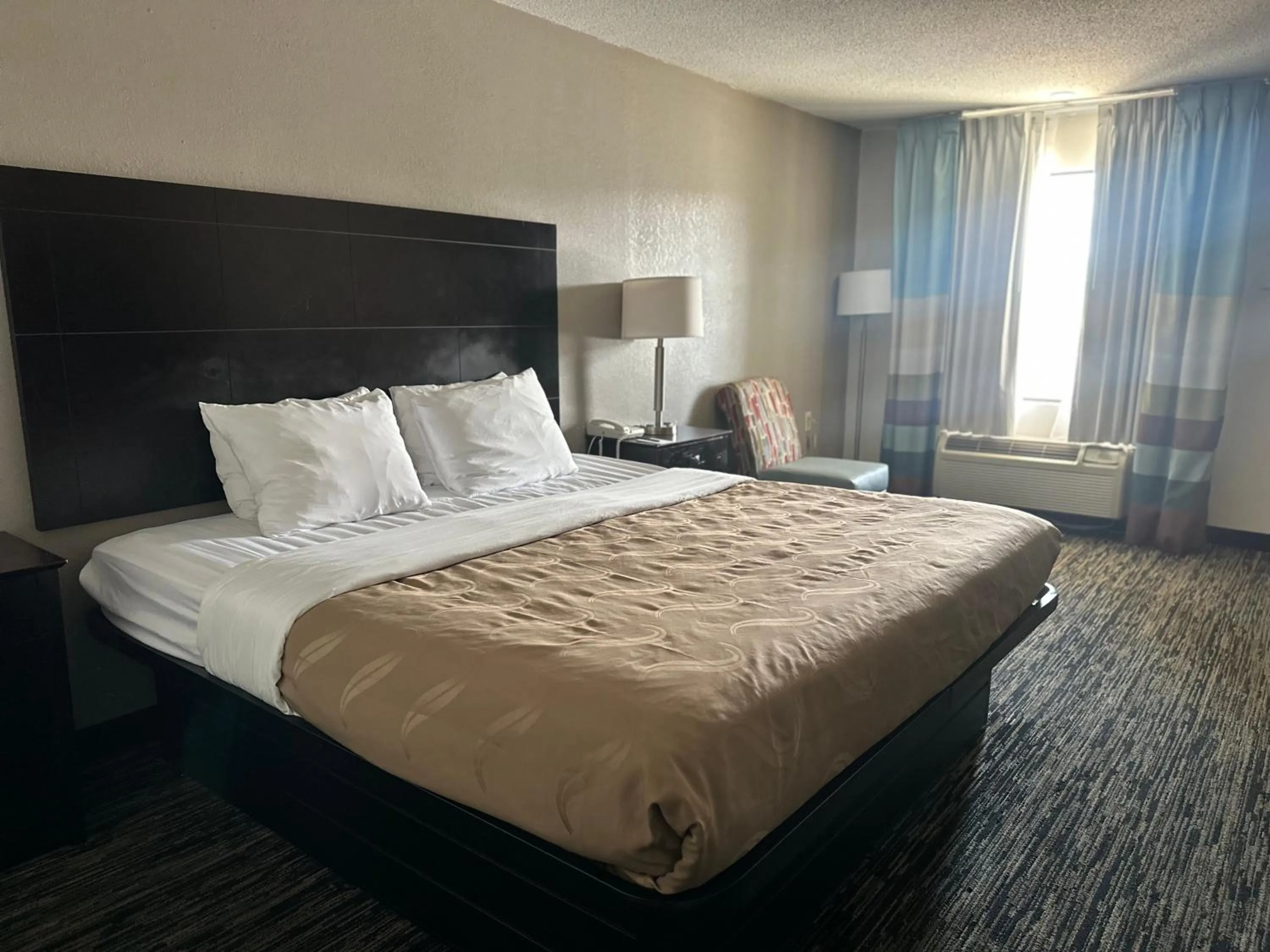 Bedroom, Bed in Quality Inn Calhoun North I-75