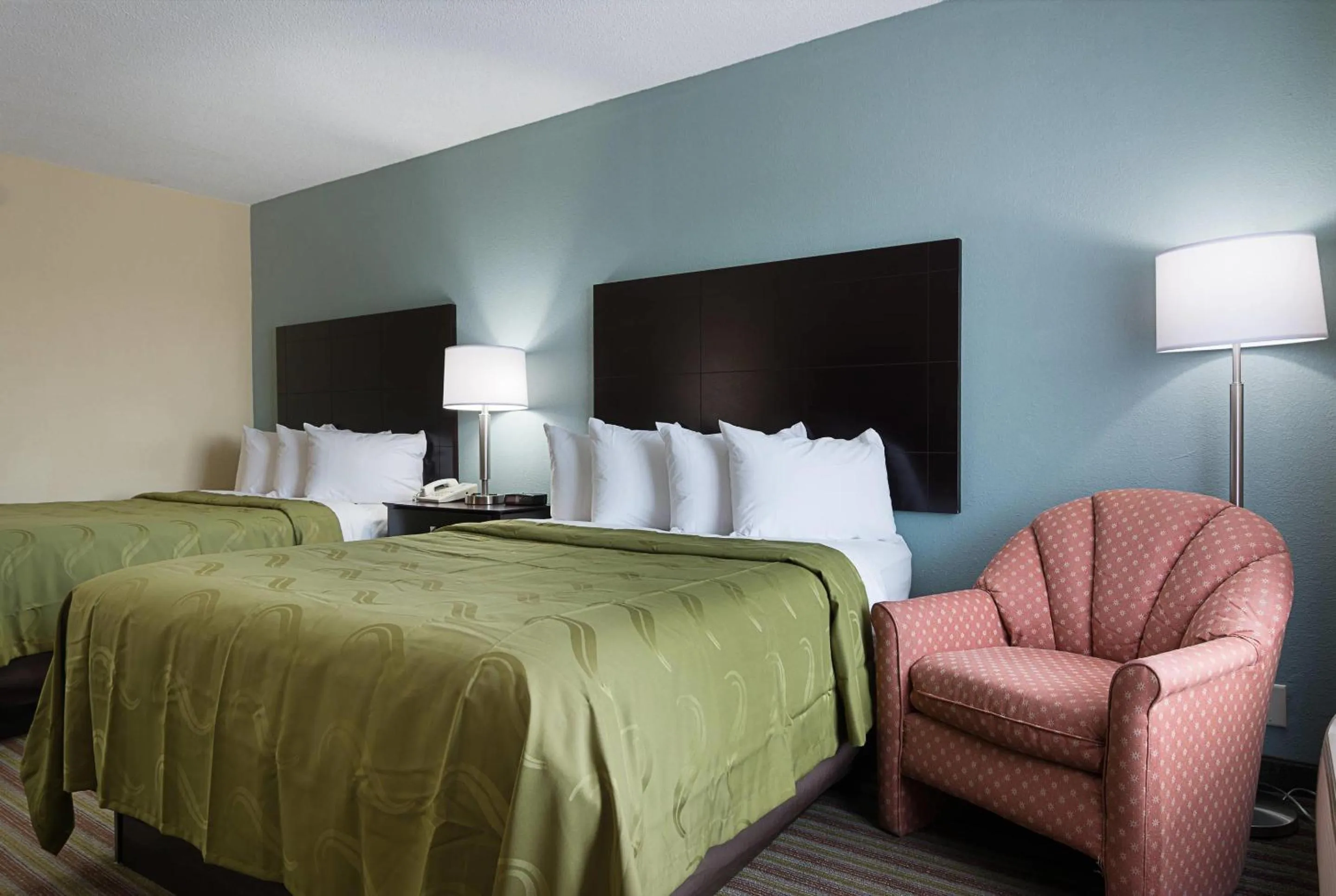 Bedroom, Bed in Quality Inn Calhoun North I-75