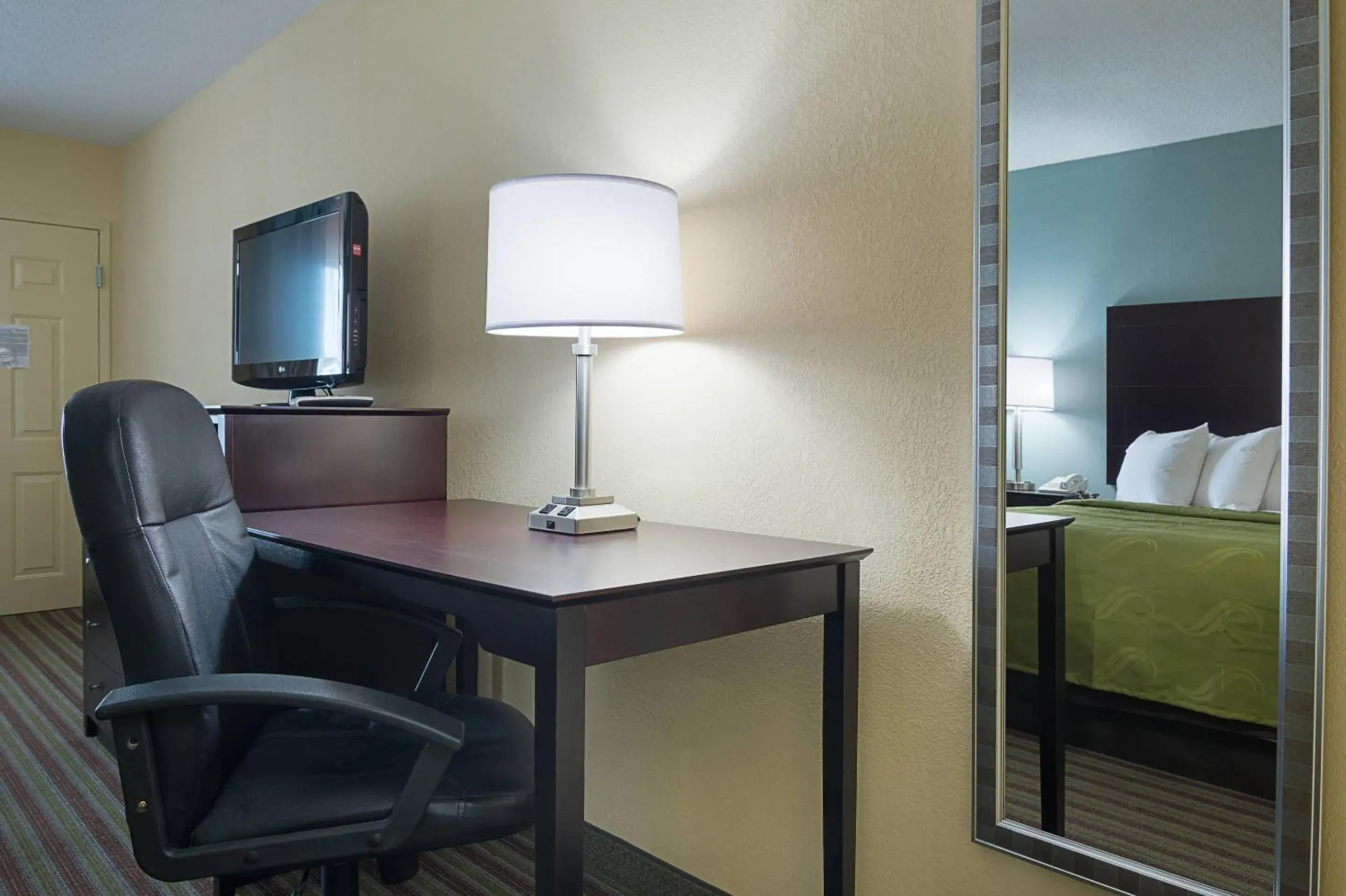 Bedroom, Bed in Quality Inn Calhoun North I-75 Bedroom, Bed in Quality Inn Calhoun North I-75