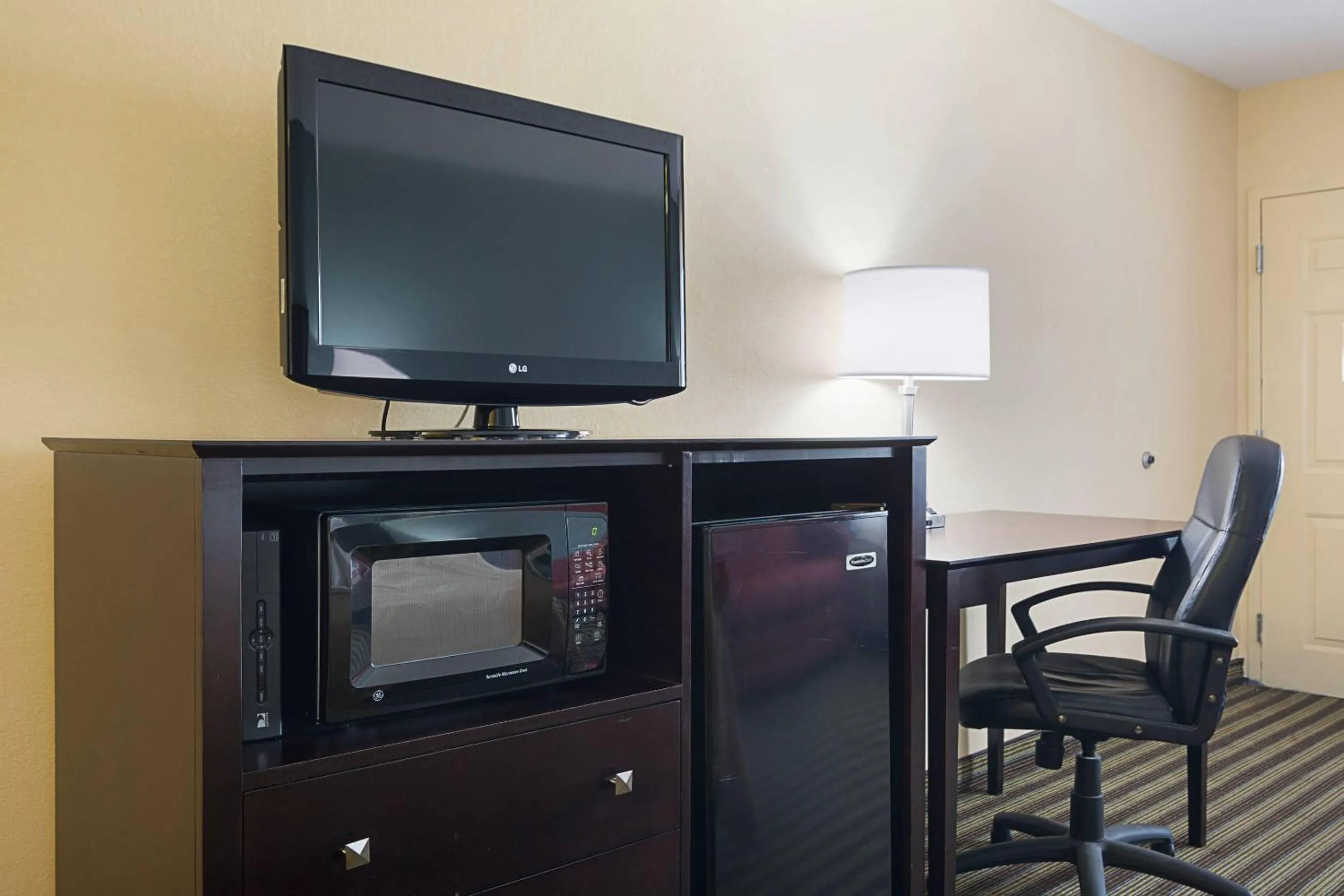 Bedroom in Quality Inn Calhoun North I-75