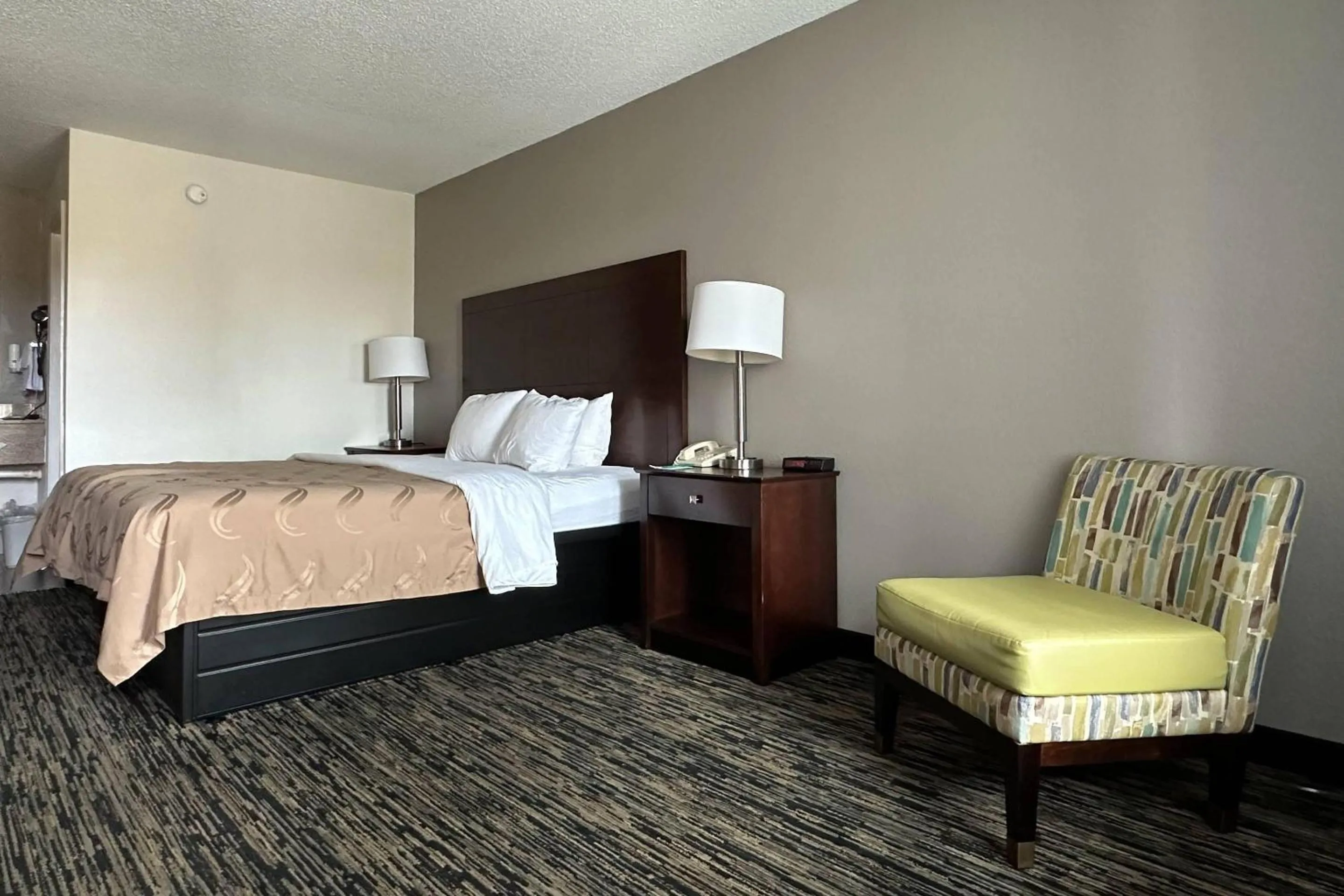 Bedroom, Bed in Quality Inn Calhoun North I-75