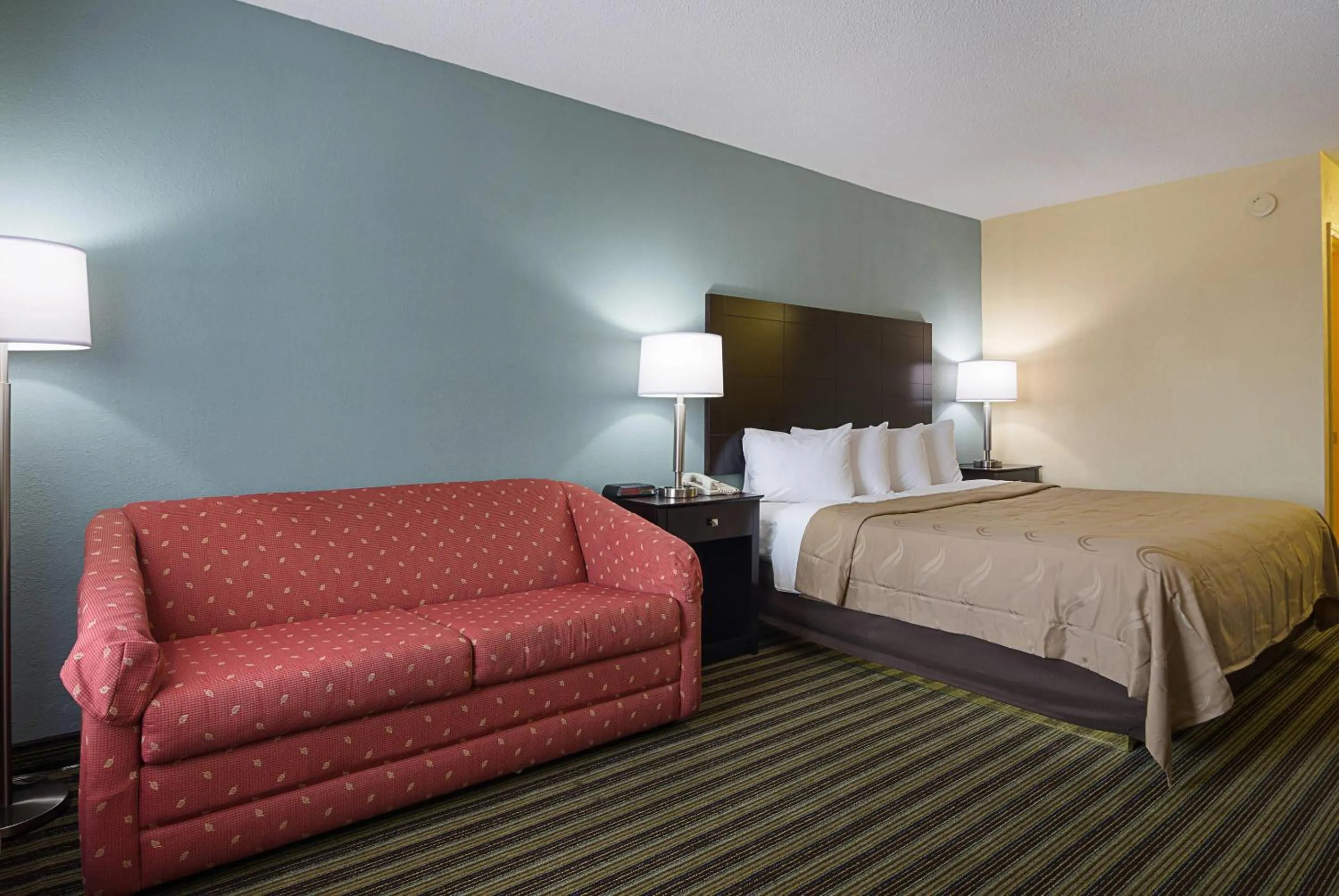 Bedroom, Bed in Quality Inn Calhoun North I-75