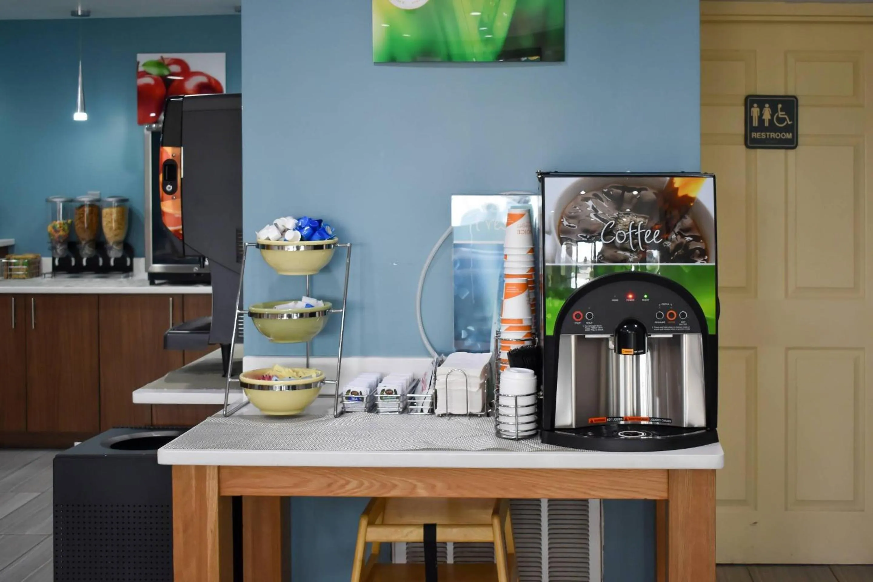 Breakfast in Quality Inn Calhoun North I-75