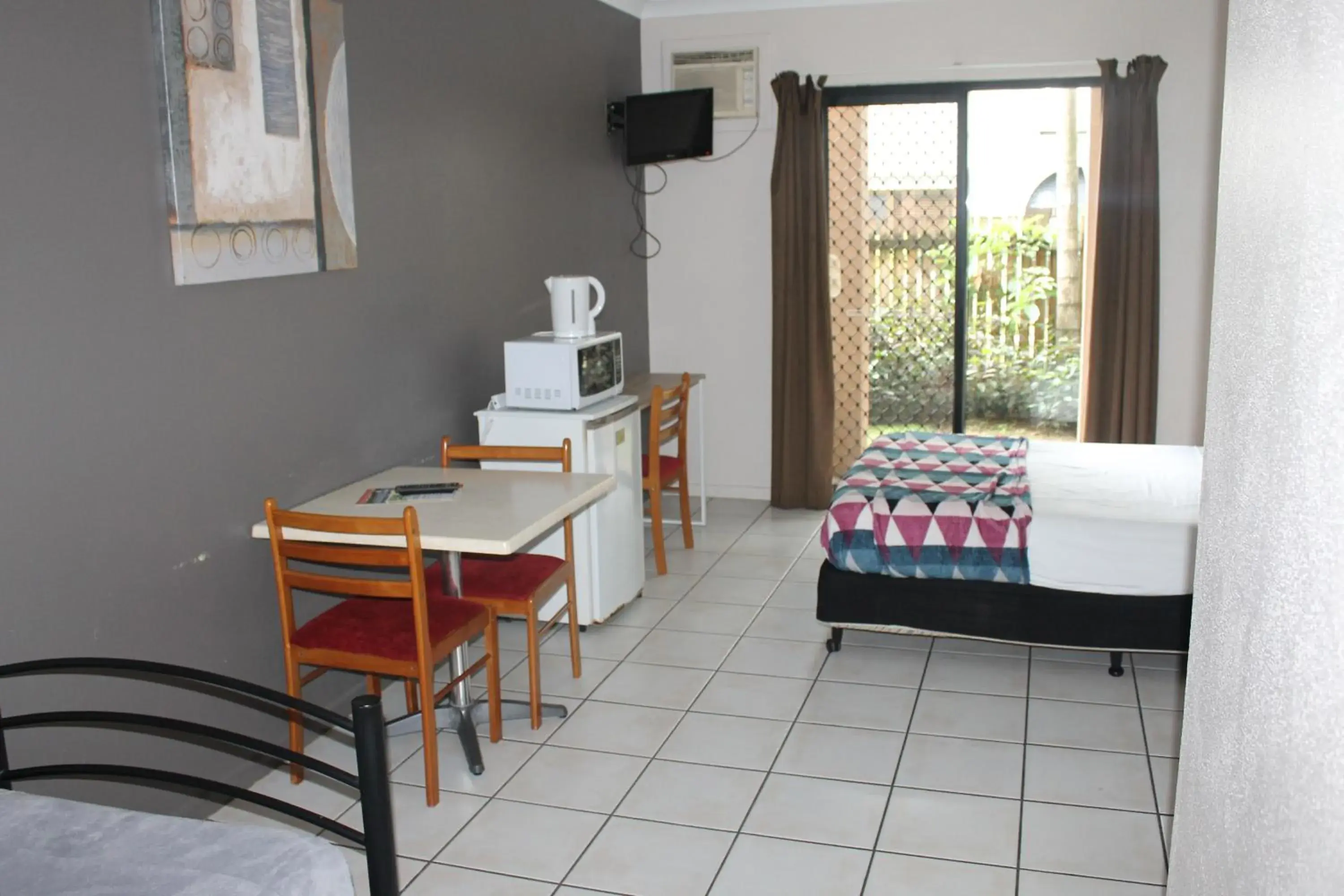 Photo of the whole room, Bed in Bohemia Resort Cairns Photo of the whole room, Bed in Bohemia Resort Cairns