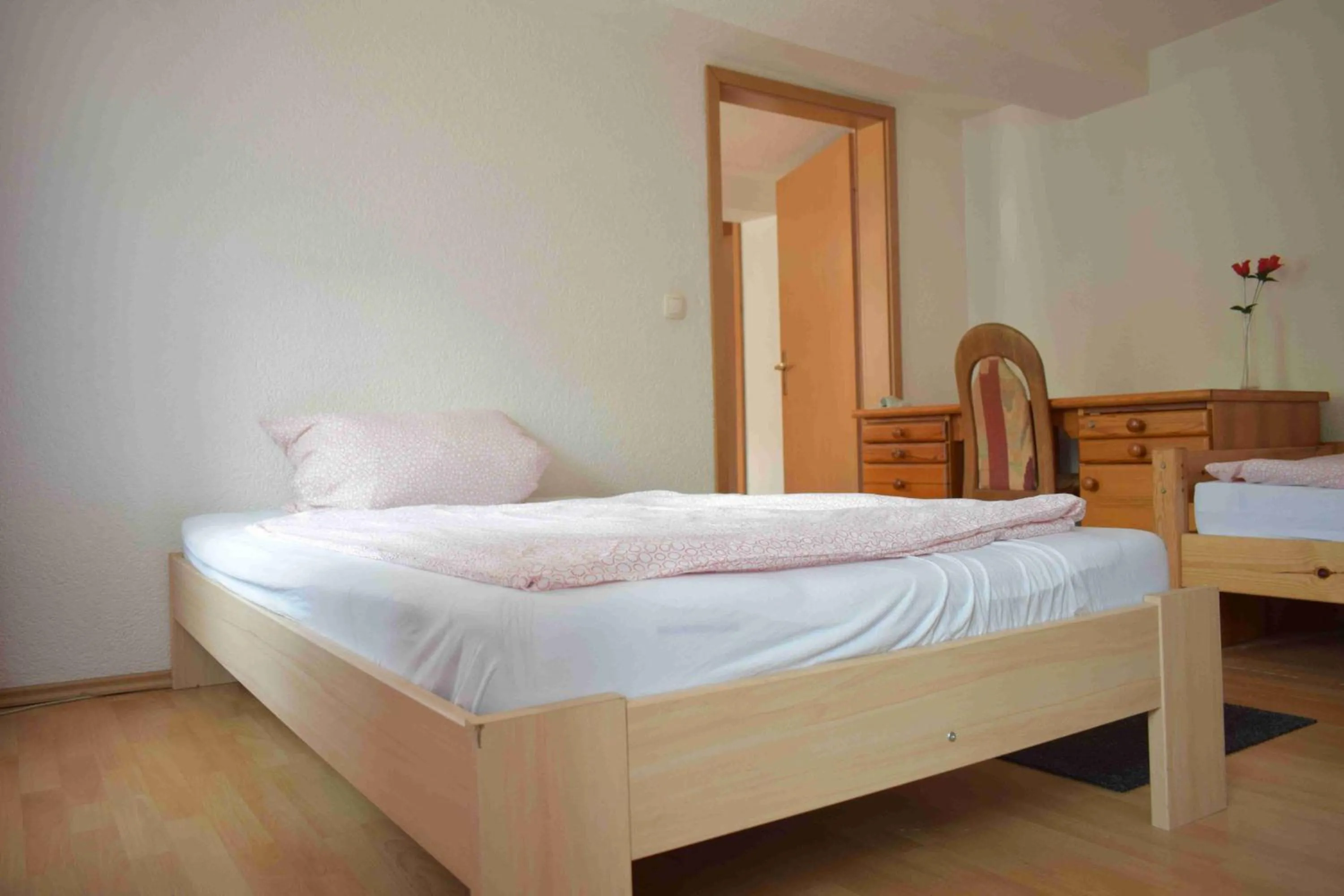 Bed in Ferienwohnung Hermann Hesse Stadt