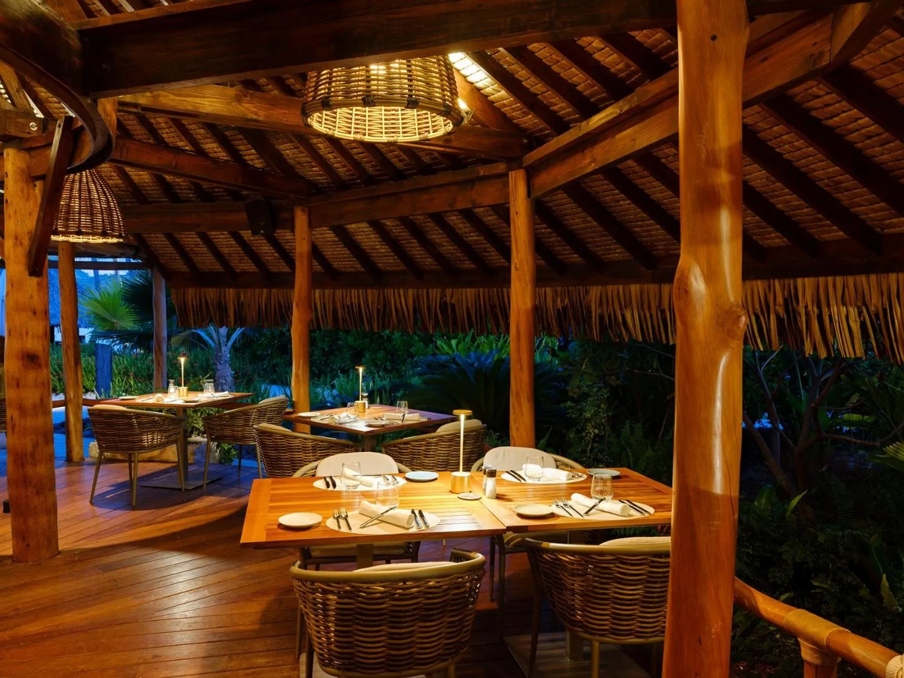 Restaurant/places to eat in Le Bora Bora by Pearl Resorts