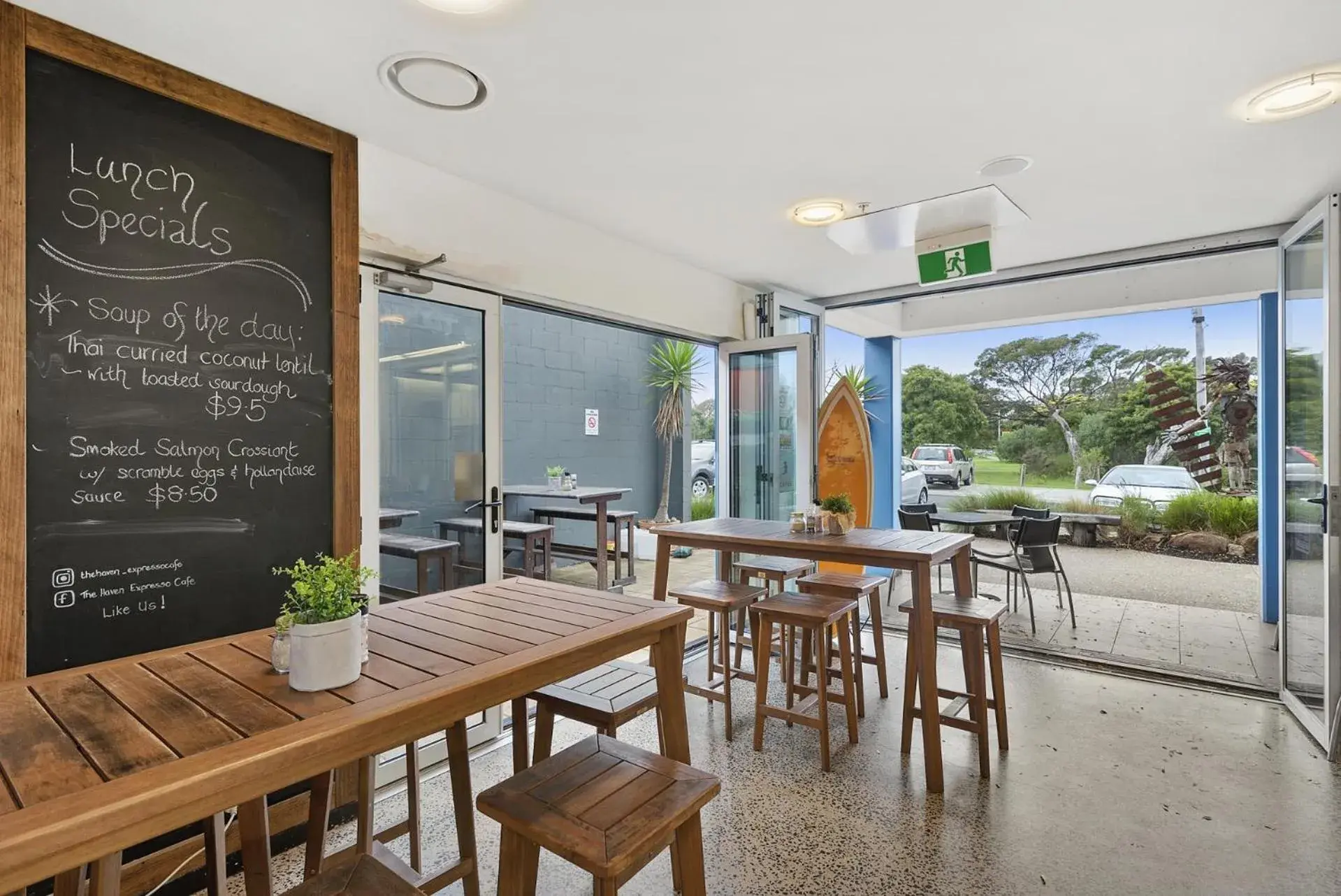 Restaurant/places to eat in The Island Accommodation Restaurant/places to eat in The Island Accommodation