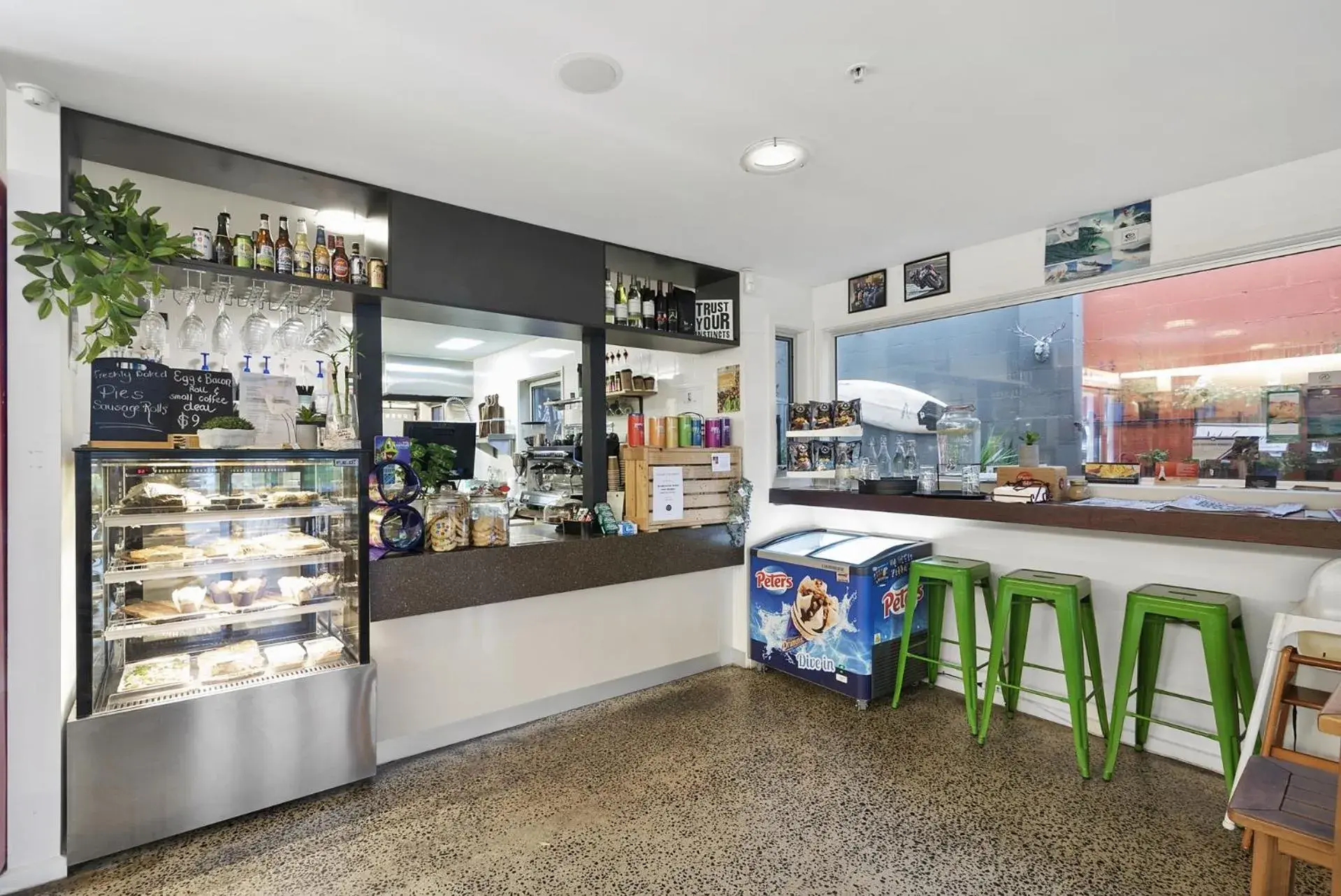 Restaurant/places to eat in The Island Accommodation Restaurant/places to eat in The Island Accommodation