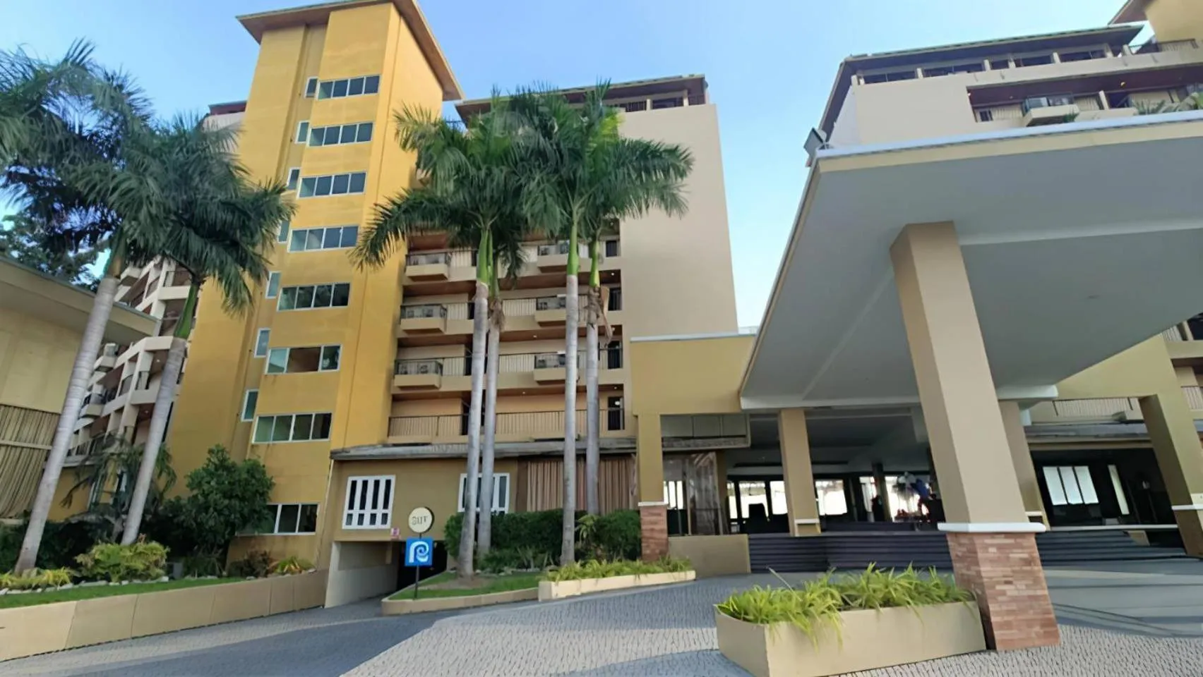 Facade/entrance in Royal Phala Cliff Beach Resort