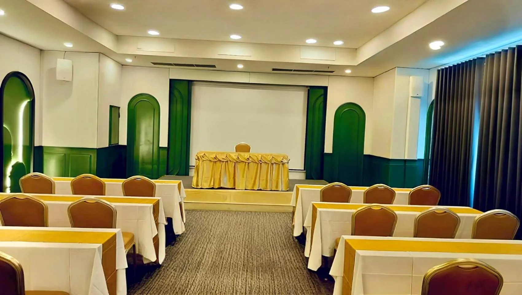 Meeting/conference room in Royal Phala Cliff Beach Resort