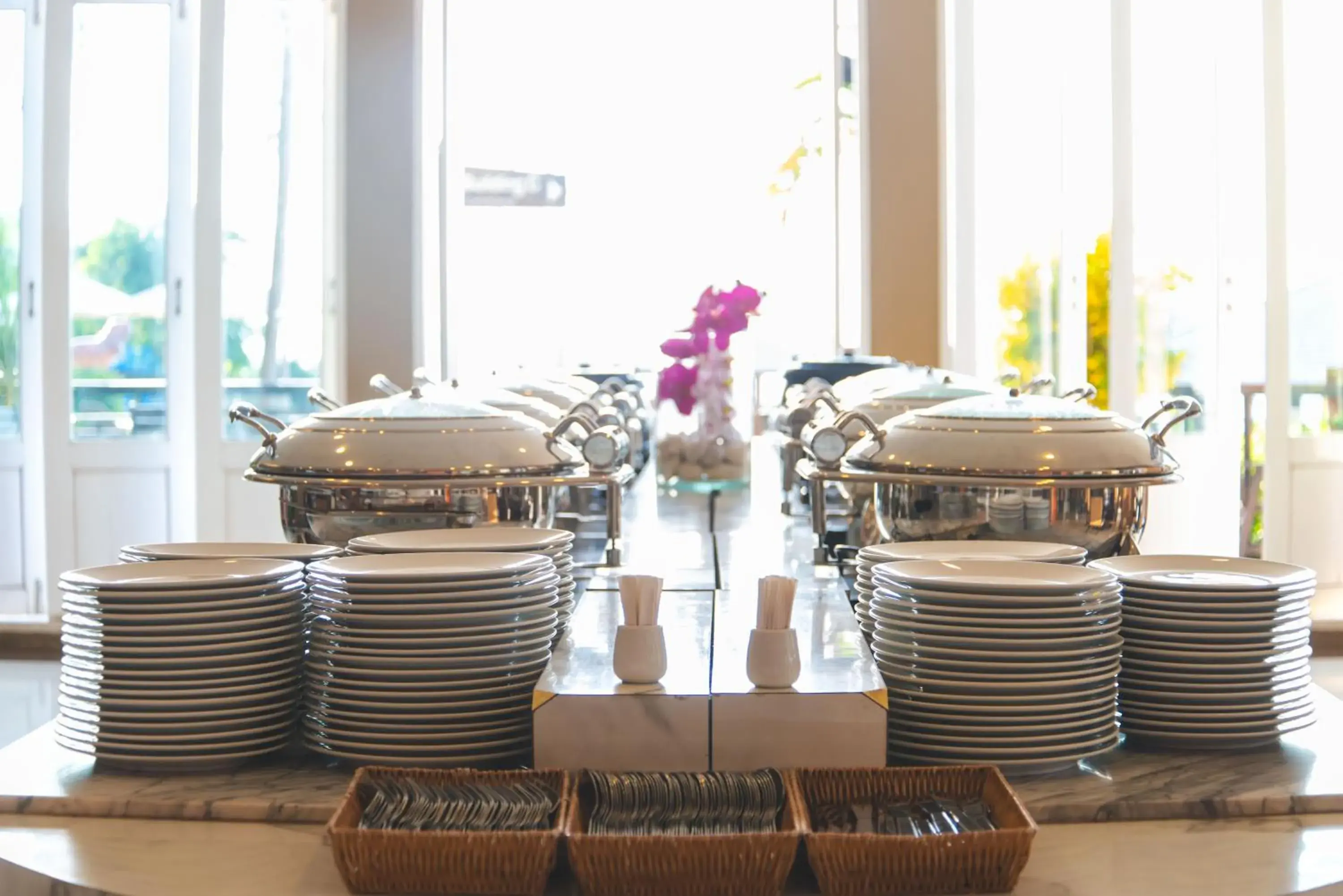 Restaurant/places to eat in Royal Phala Cliff Beach Resort Restaurant/places to eat in Royal Phala Cliff Beach Resort