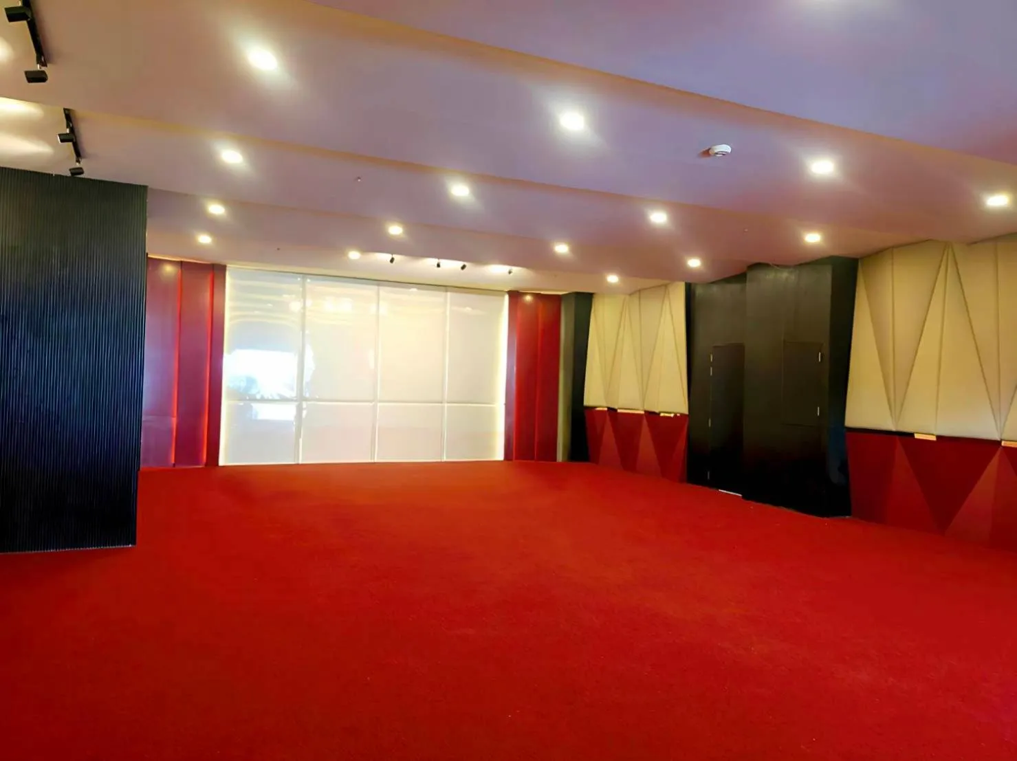 Meeting/conference room in Royal Phala Cliff Beach Resort