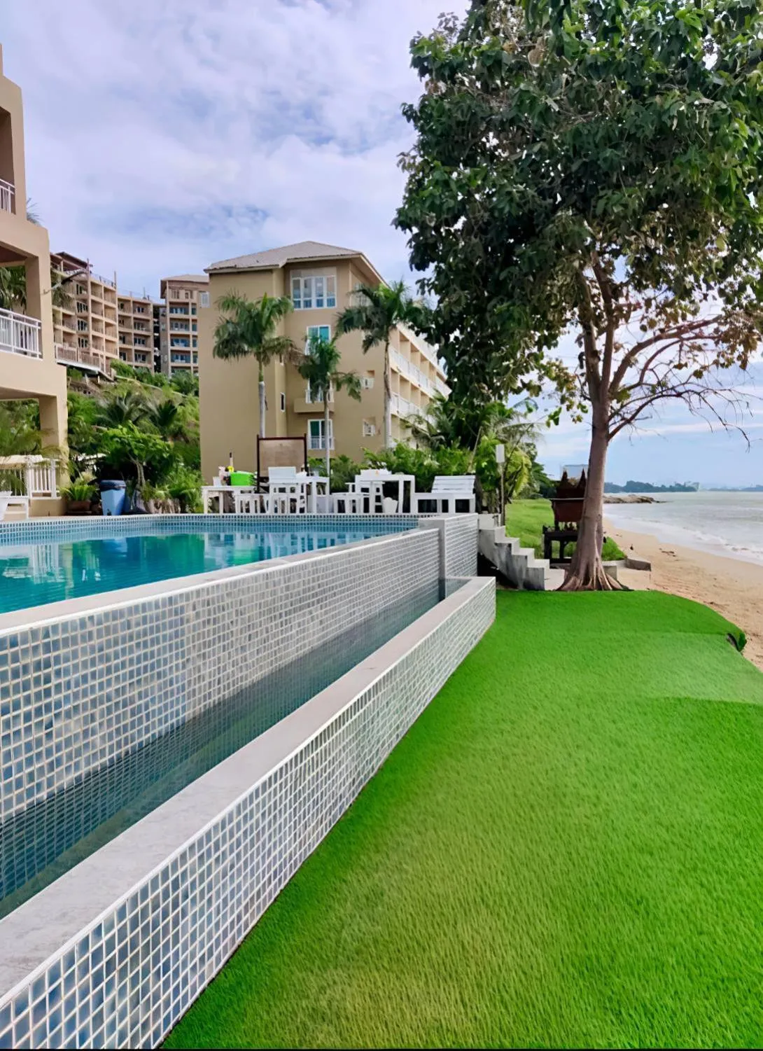 Swimming pool in Royal Phala Cliff Beach Resort