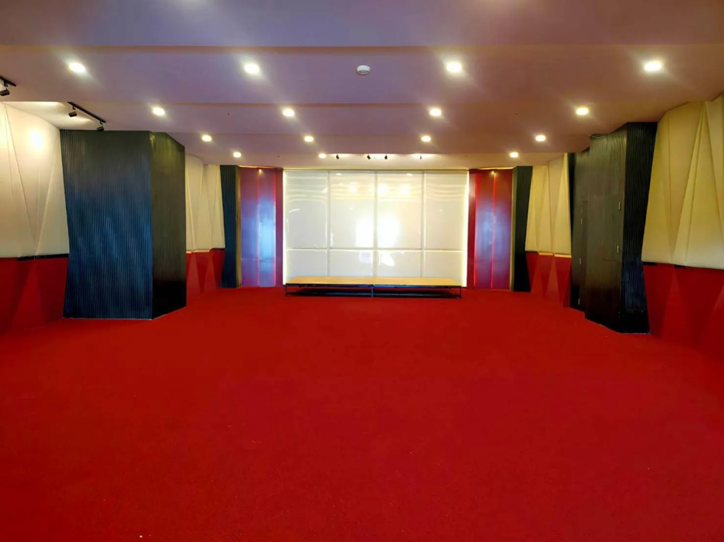 Meeting/conference room in Royal Phala Cliff Beach Resort