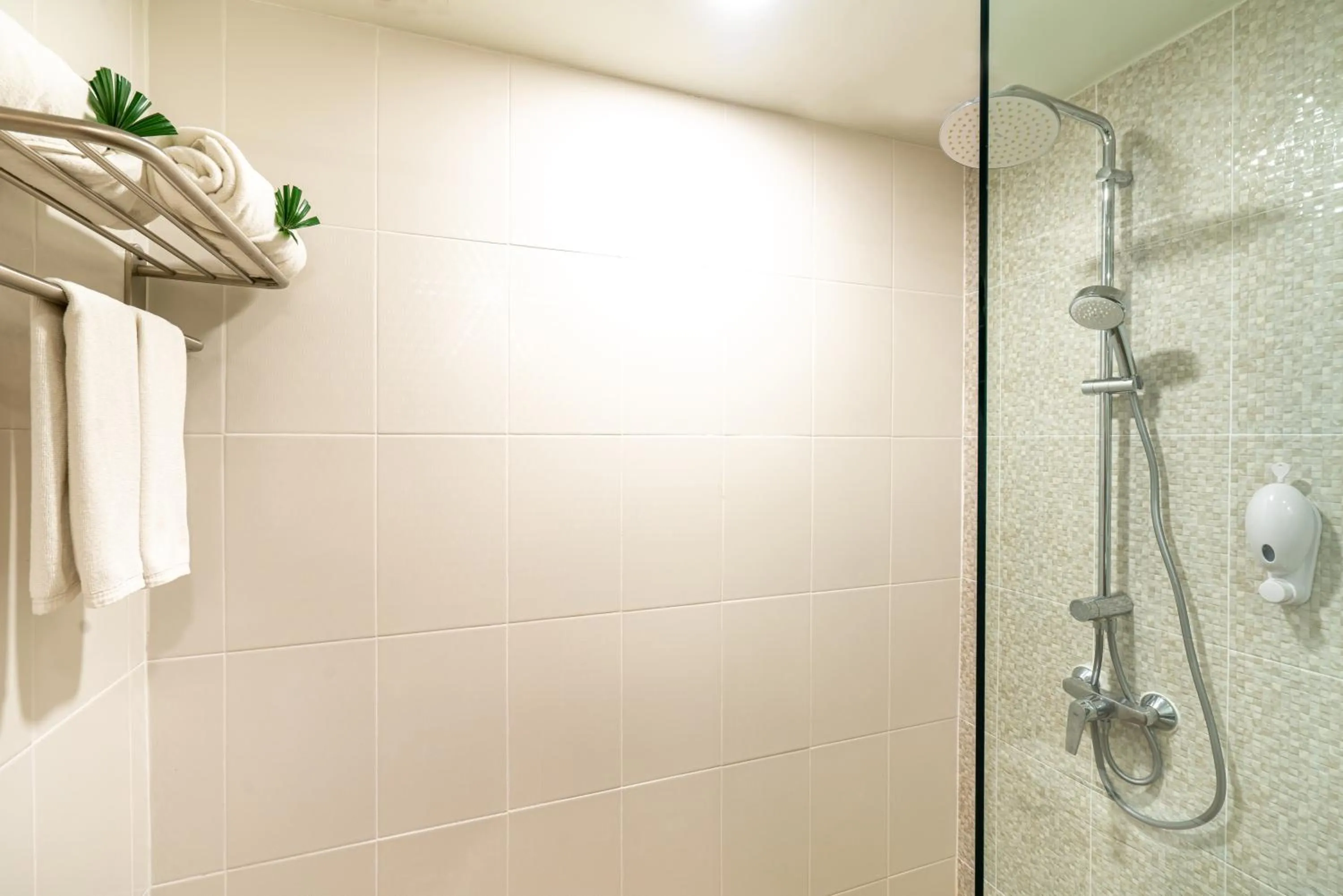 Shower in Royal Phala Cliff Beach Resort