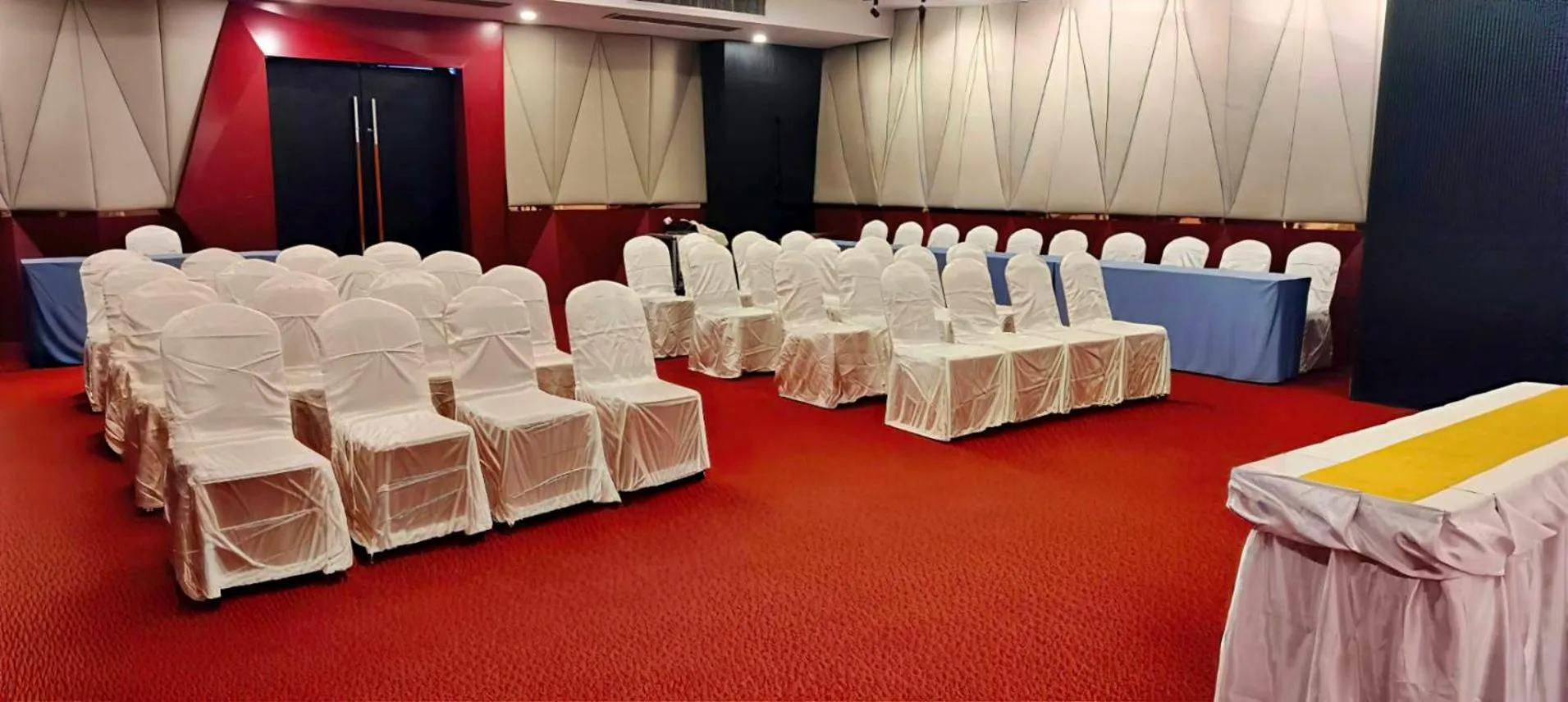 Meeting/conference room in Royal Phala Cliff Beach Resort