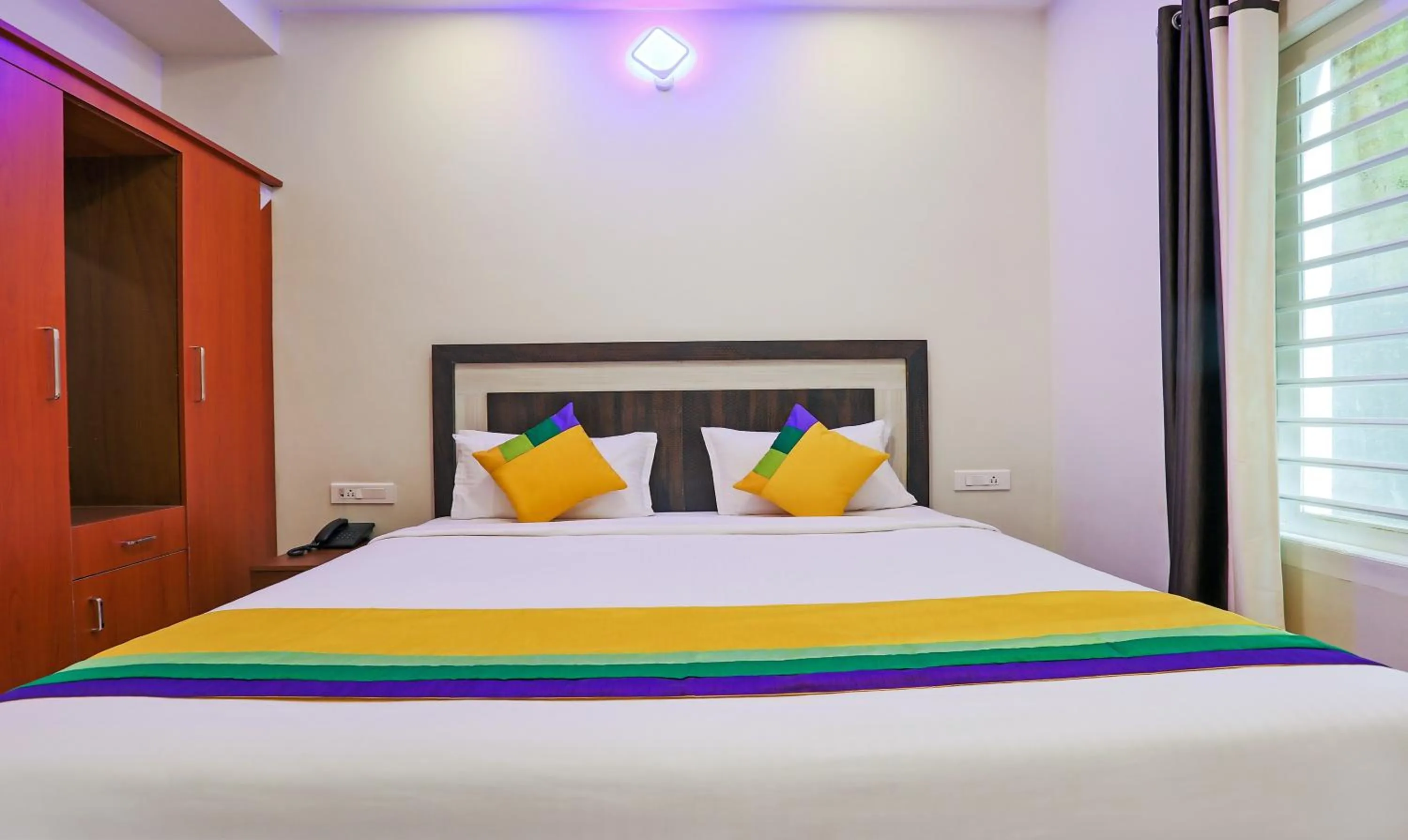 Bedroom, Bed in Itsy Hotels Kottaram Residency, 10 Mins To Botanical Garden